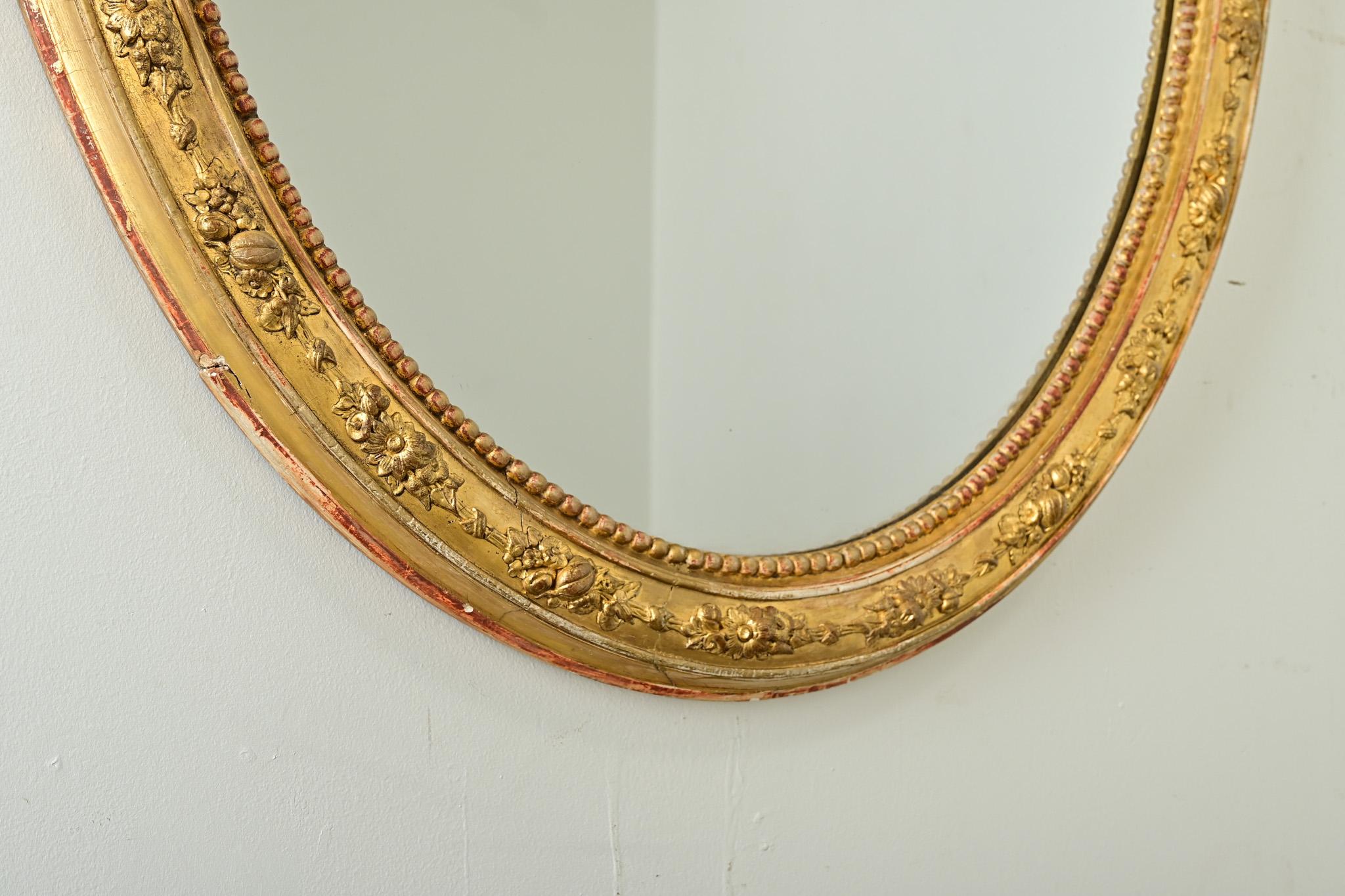 Espejo ovalado dorado francés del siglo XIX en venta 2