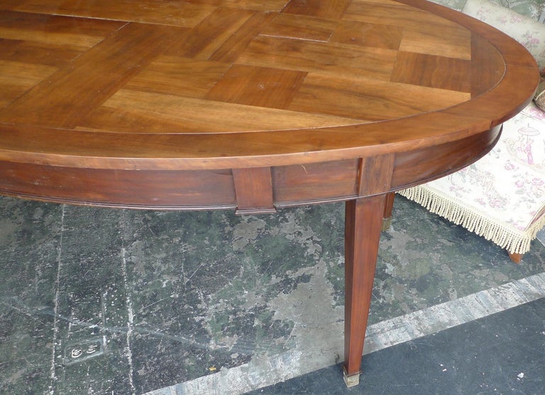 French 19th Century Oval Mahogany Dining Table with Walnut Parquetry