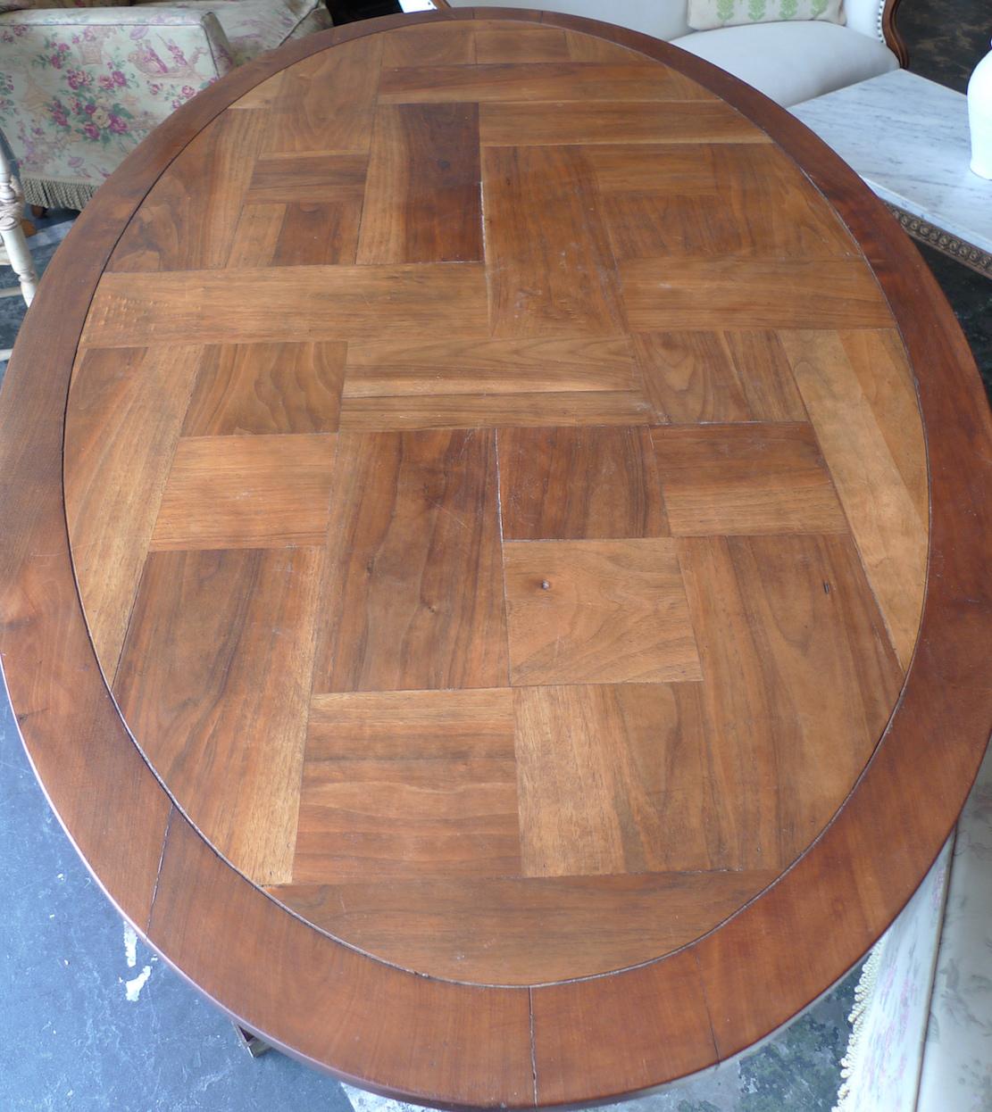 French 19th Century Oval Mahogany Dining Table with Walnut Parquetry Top In Distressed Condition In Santa Monica, CA