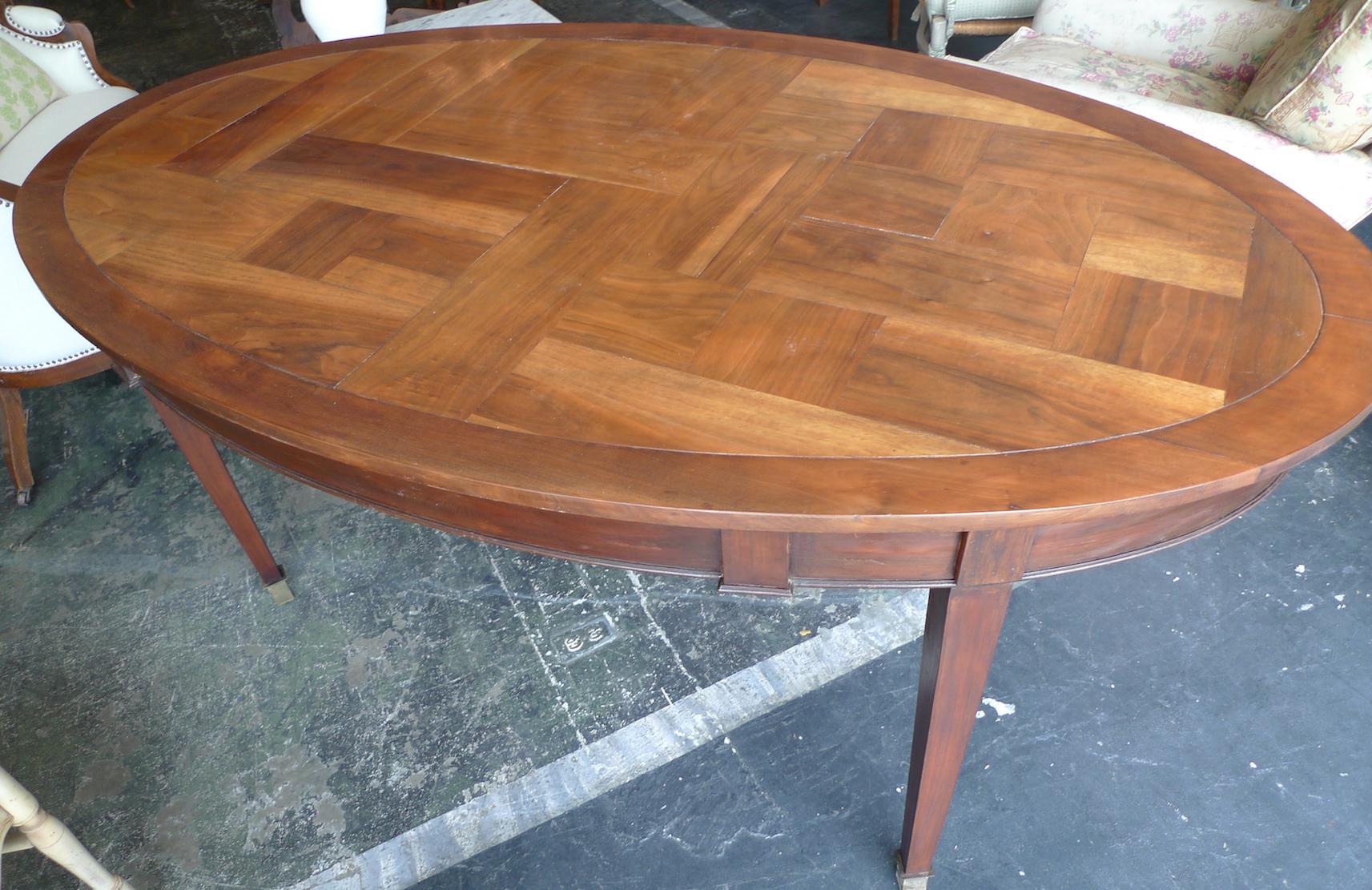 French 19th Century Oval Mahogany Dining Table with Walnut Parquetry Top 1