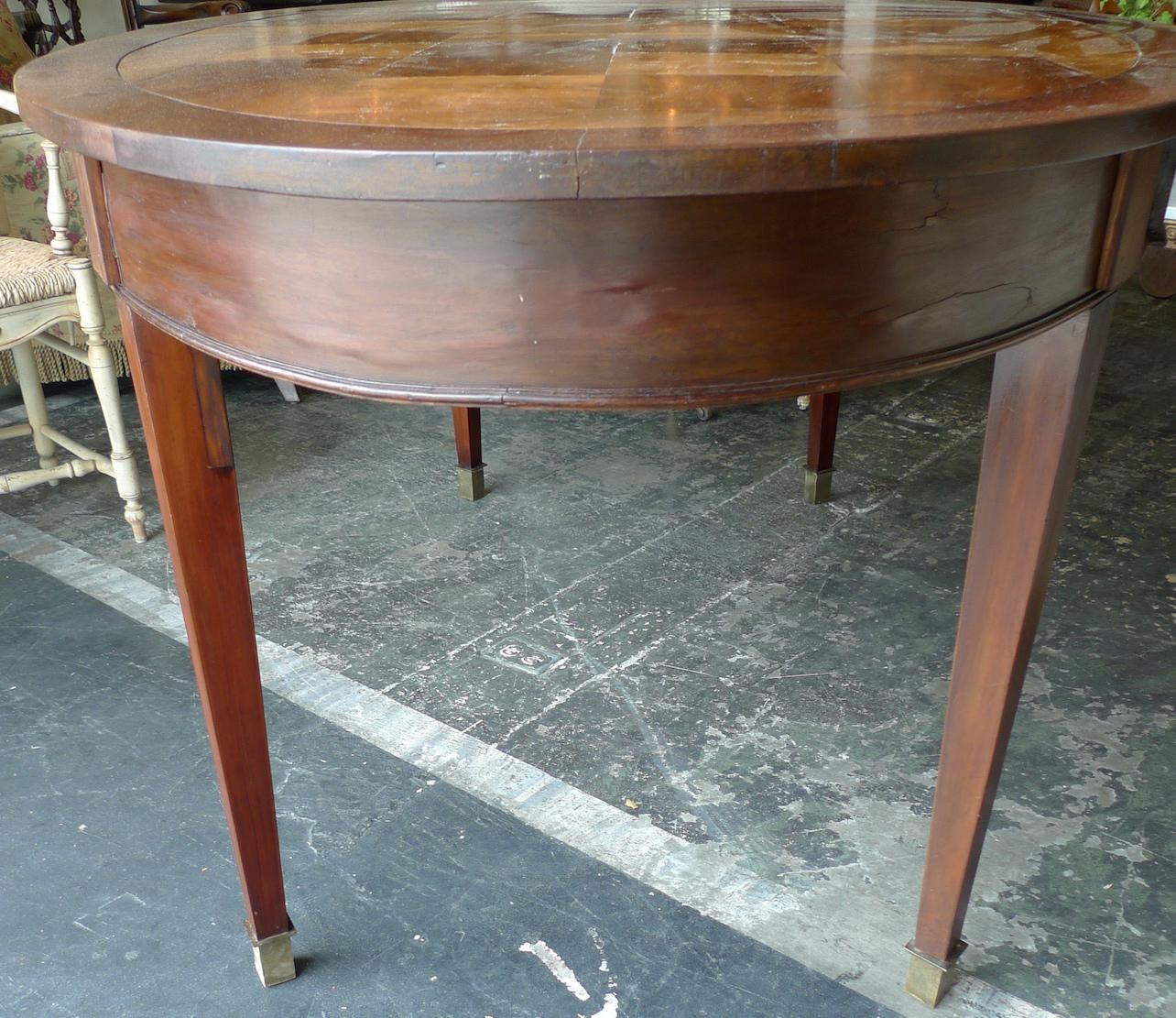 French 19th Century Oval Mahogany Dining Table with Walnut Parquetry Top 3