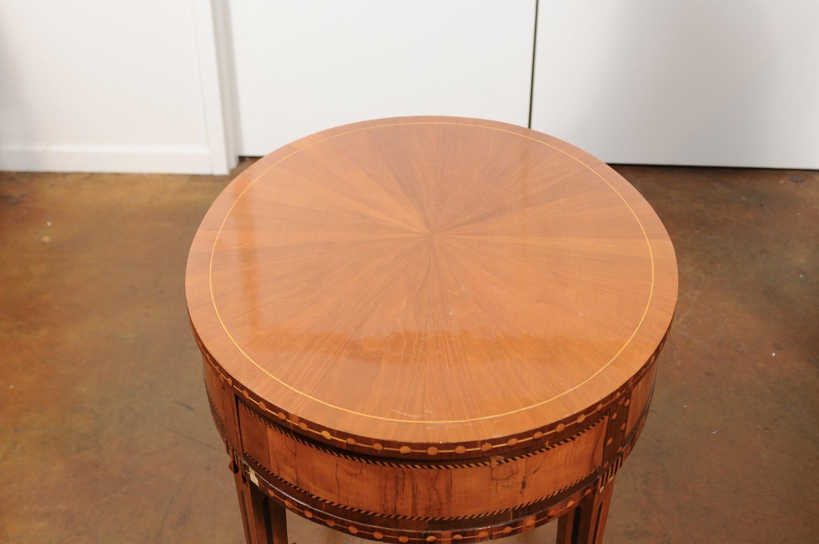 French 19th Century Oval Walnut and Satinwood Inlaid Table with Radiating Veneer 7
