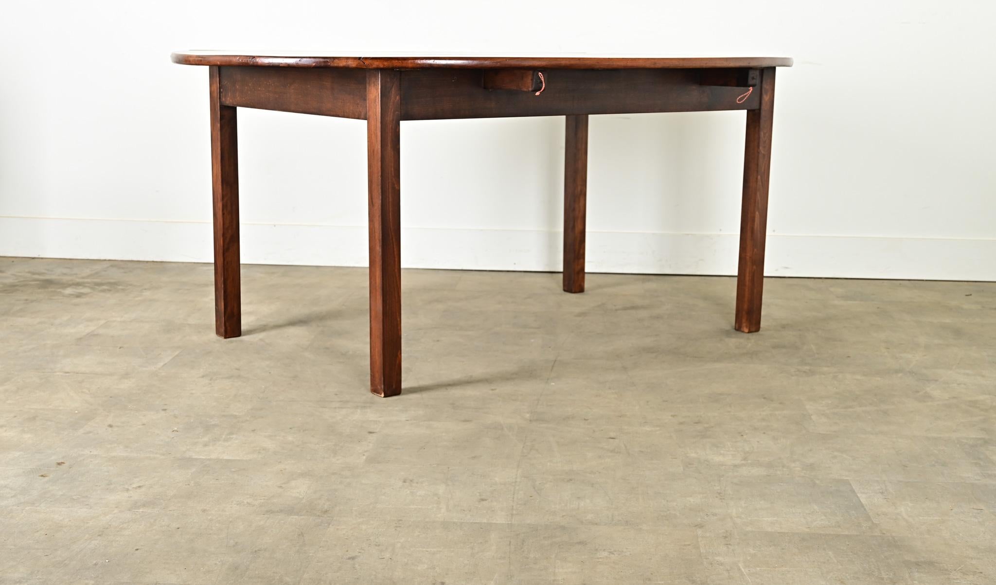 Table de salle à manger ovale en noyer du XIXe siècle en vente 4