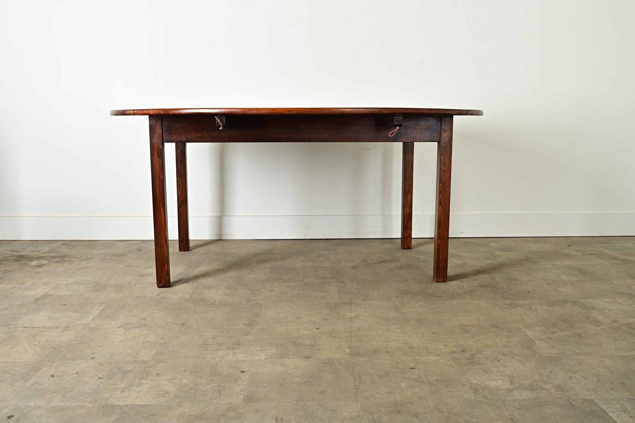 Table de salle à manger ovale en noyer du XIXe siècle en vente 2