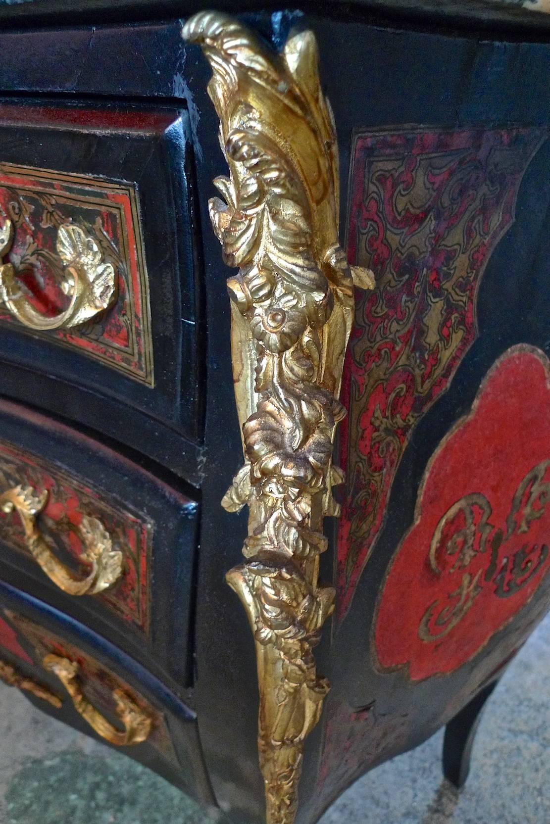 French 19th Century Painted Chinoiserie Bow-Fronted Three-Drawer Commode 5