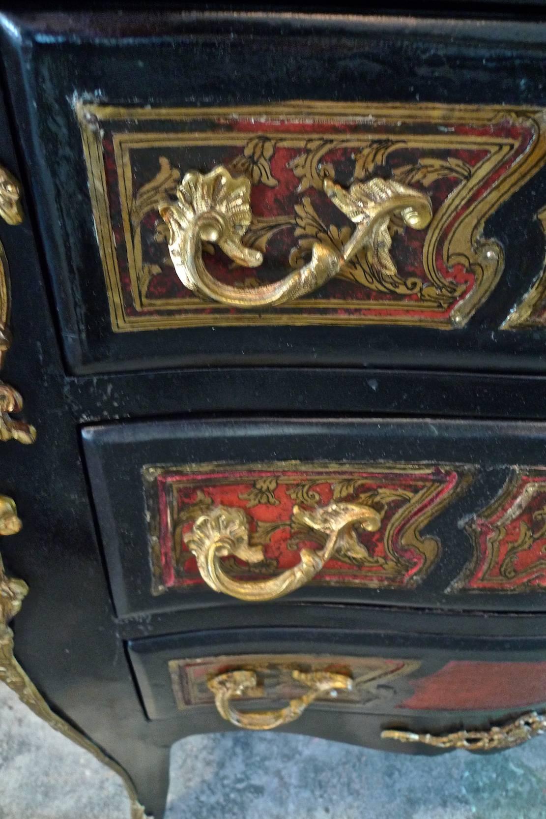 Metal French 19th Century Painted Chinoiserie Bow-Fronted Three-Drawer Commode