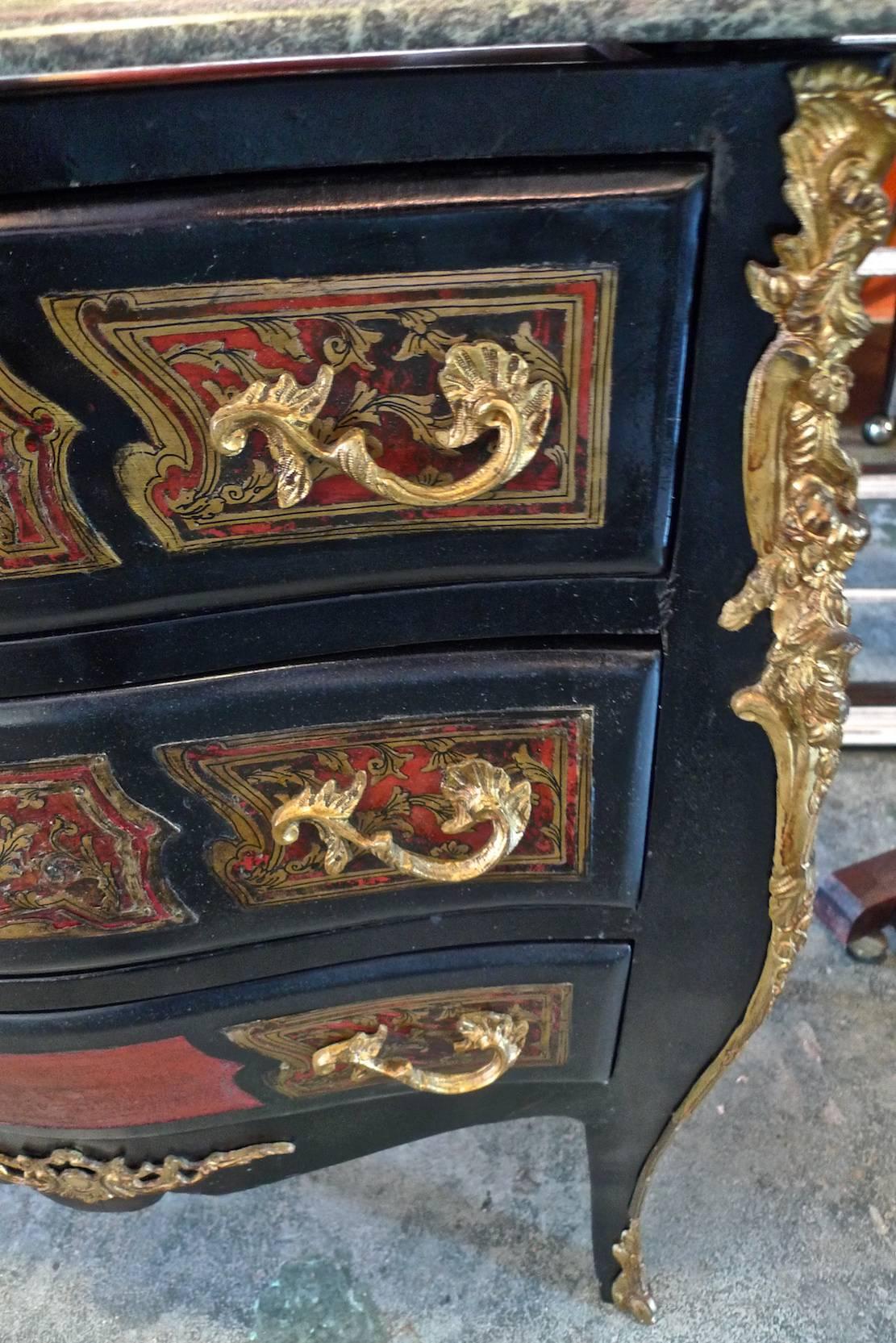 French 19th Century Painted Chinoiserie Bow-Fronted Three-Drawer Commode 1