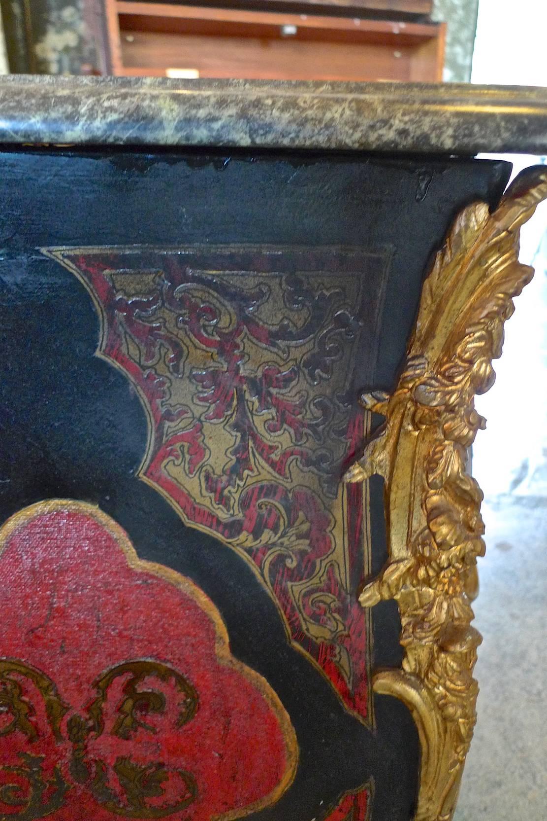 French 19th Century Painted Chinoiserie Bow-Fronted Three-Drawer Commode 4