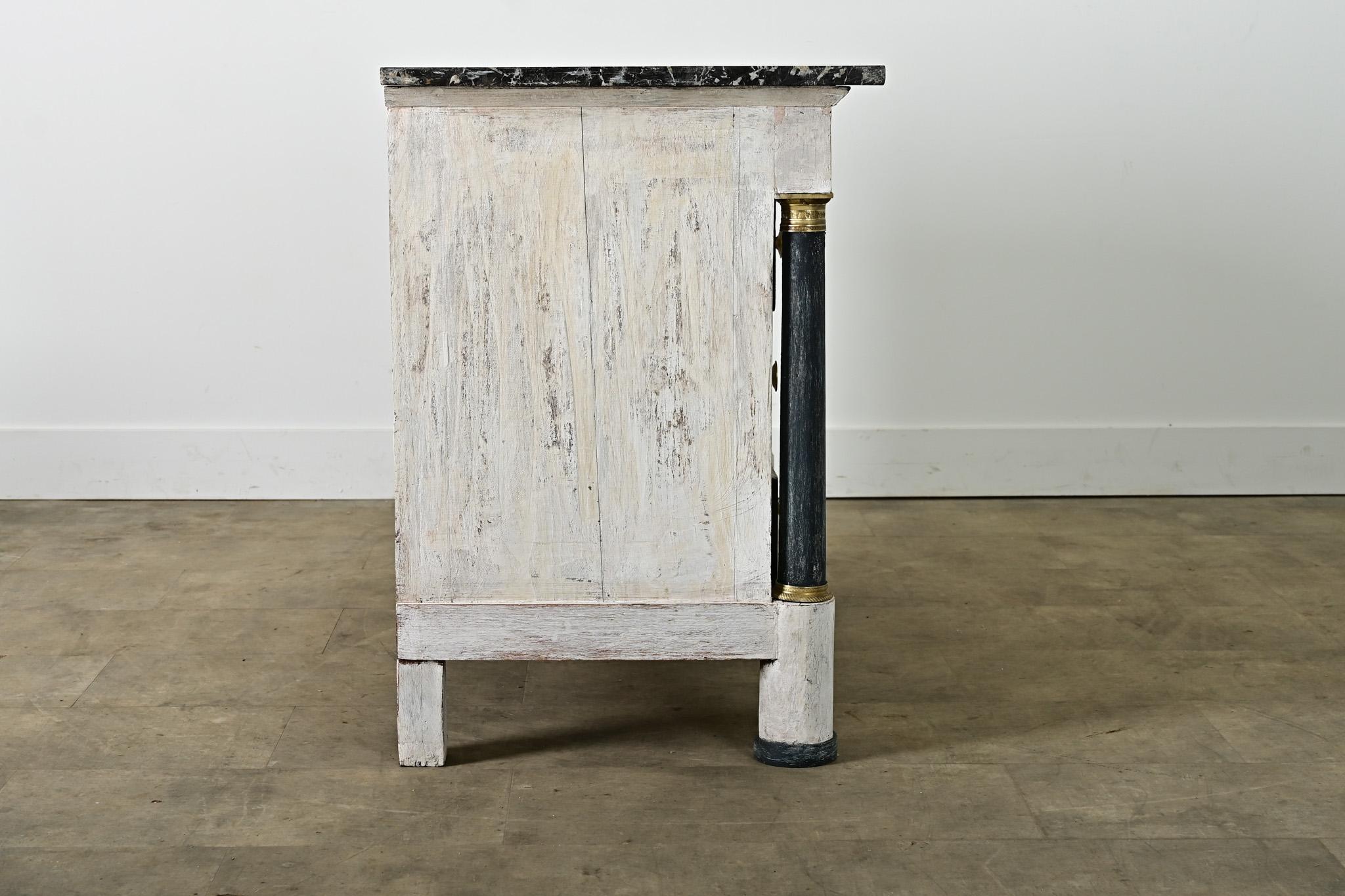 Intagliato Commode Impero francese dipinto del XIX secolo in vendita