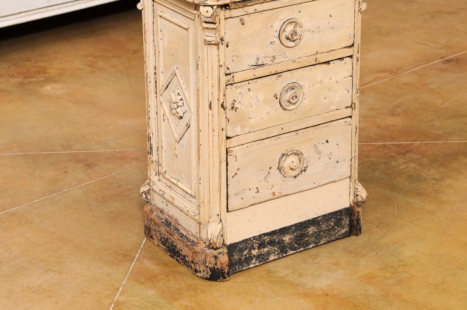 French 19th Century Painted Fir Seeds Counter with Drawers and Distressed Patina In Good Condition In Atlanta, GA