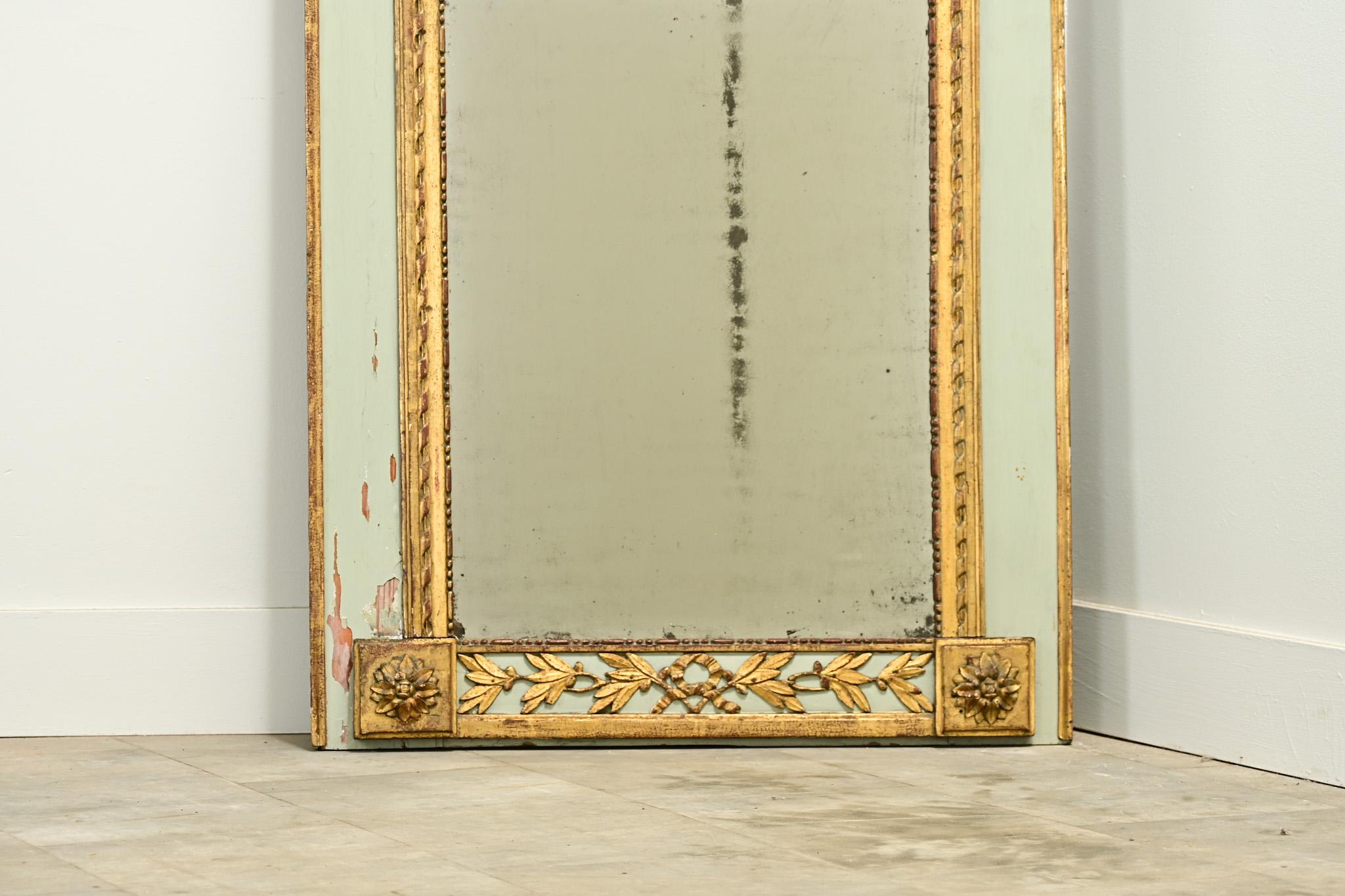 French 19th Century Painted & Gilt Trumeau In Good Condition For Sale In Baton Rouge, LA