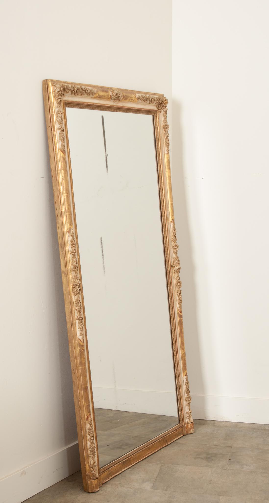 Miroir de cheminée en bois doré et peint du 19ème siècle en vente 1