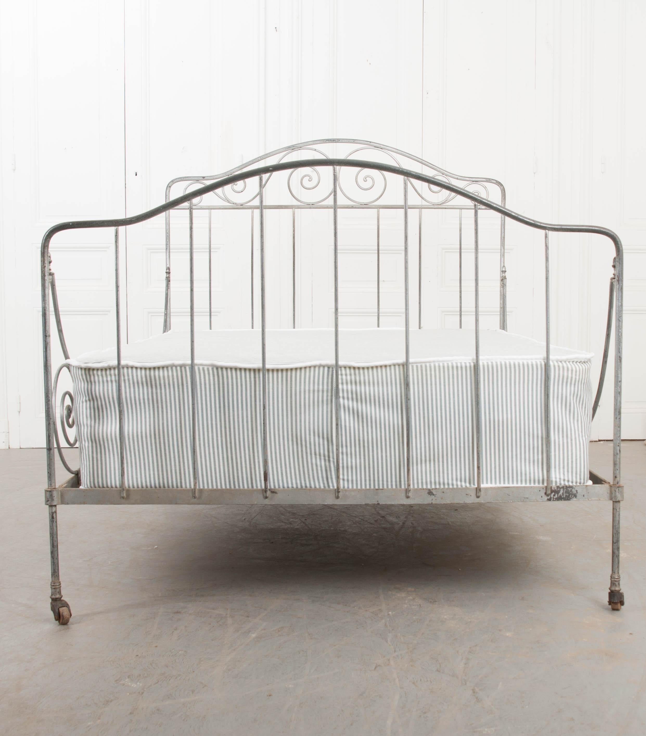 French 19th Century Painted-Iron Campaign Daybed 1