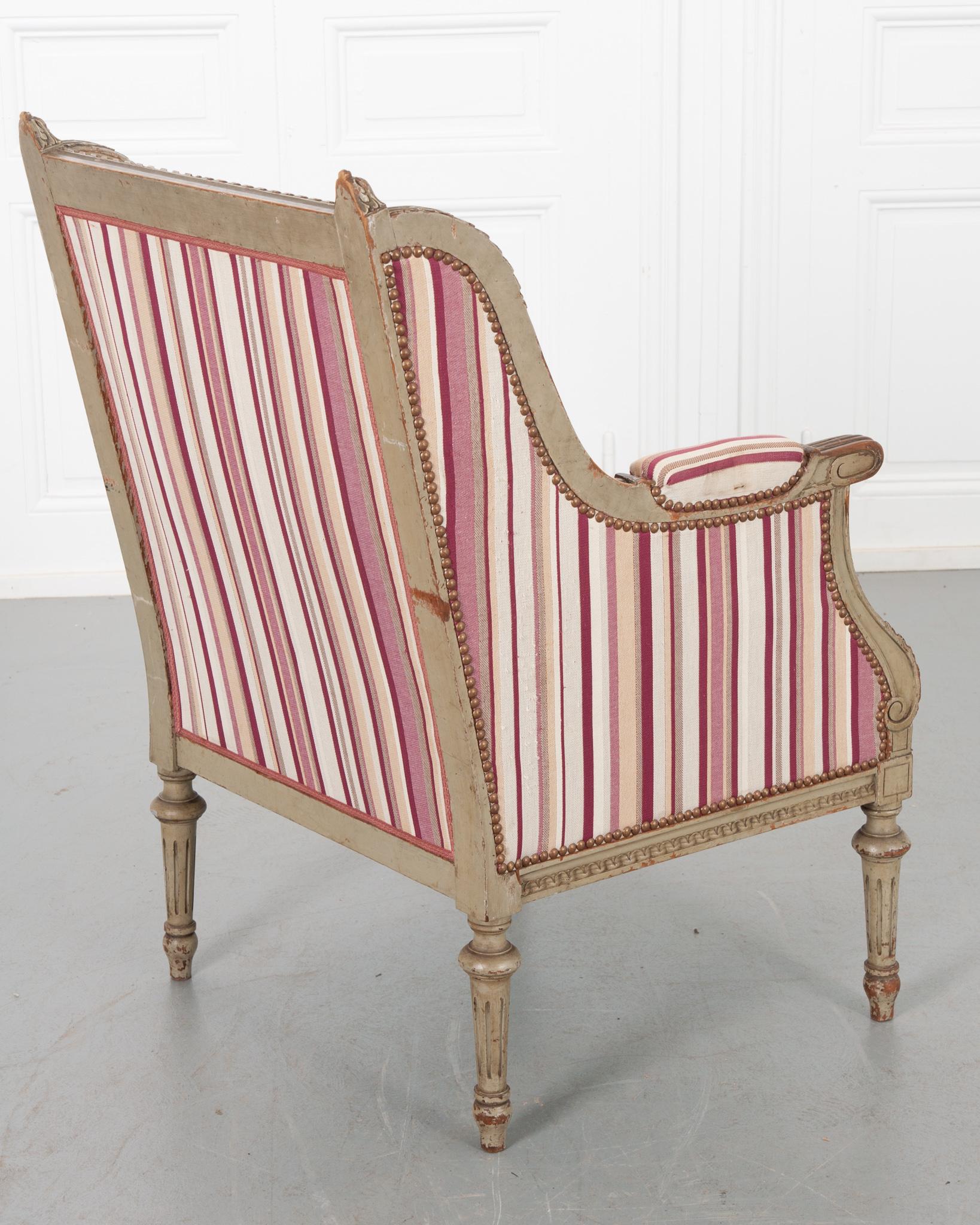 French 19th Century Painted Louis XVI-Style Bergere For Sale 6