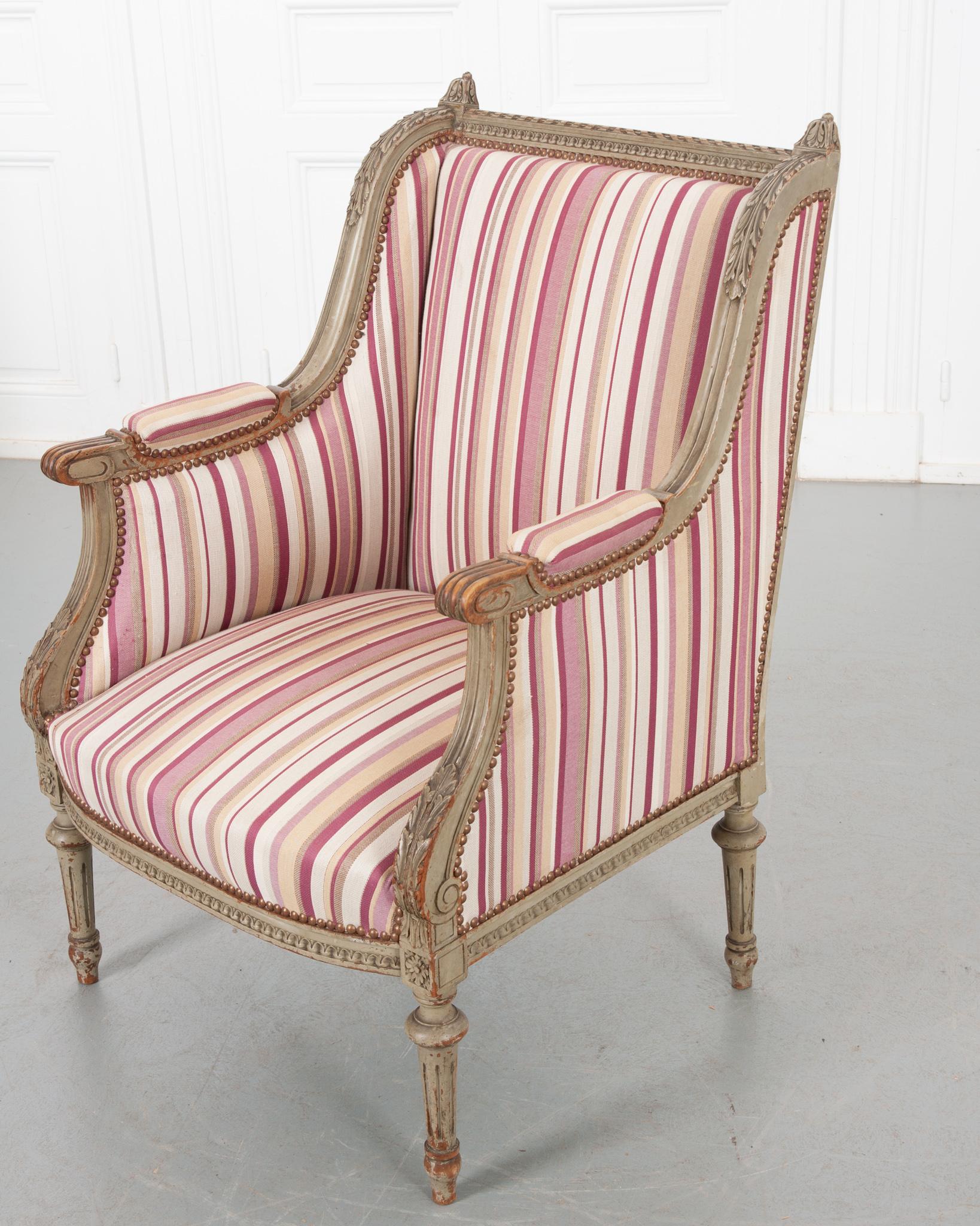 French 19th Century Painted Louis XVI-Style Bergere For Sale 2