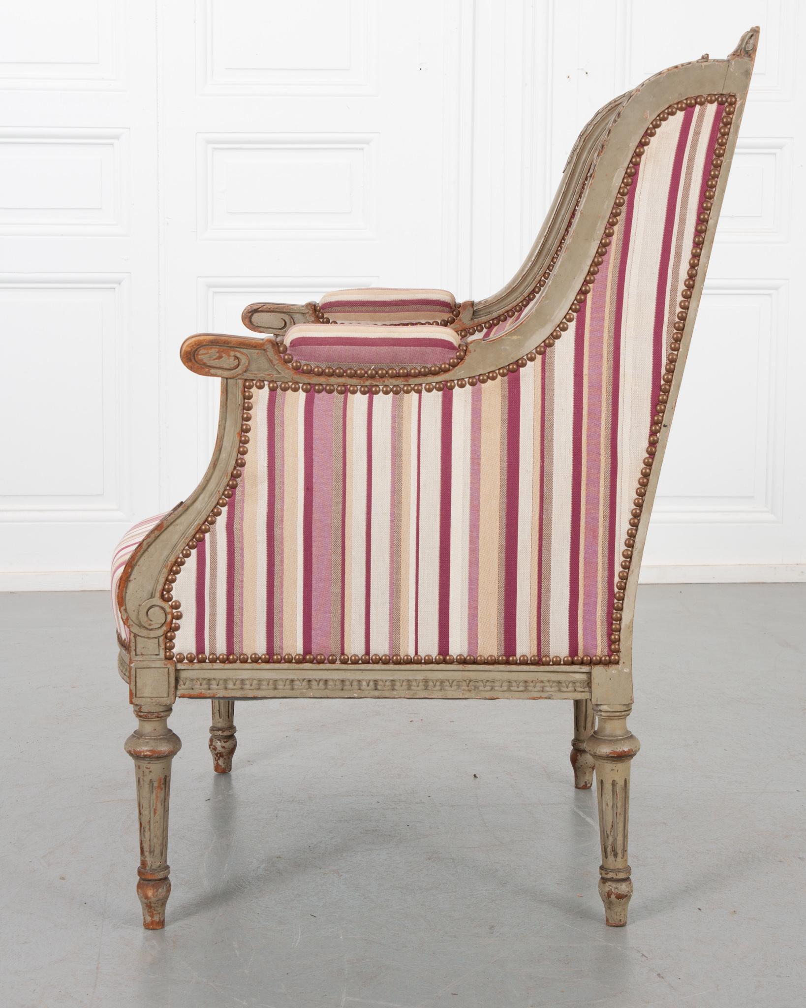 French 19th Century Painted Louis XVI-Style Bergere For Sale 3