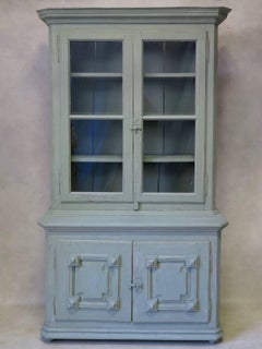 Armadietto francese in legno di pino dipinto del XIX secolo