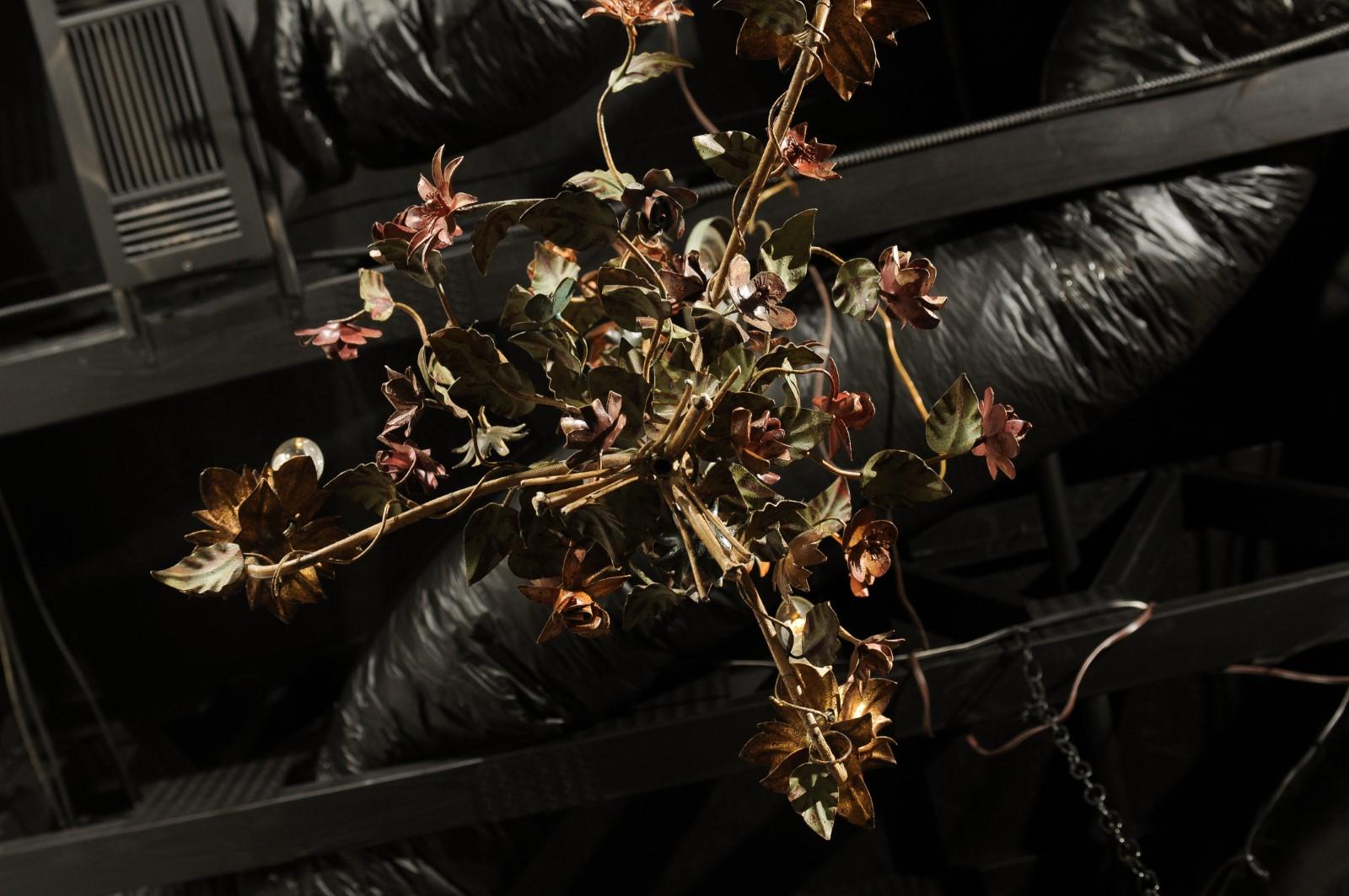 French 19th Century Painted Tôle Three-Light Chandelier with Flowers and Vines 3