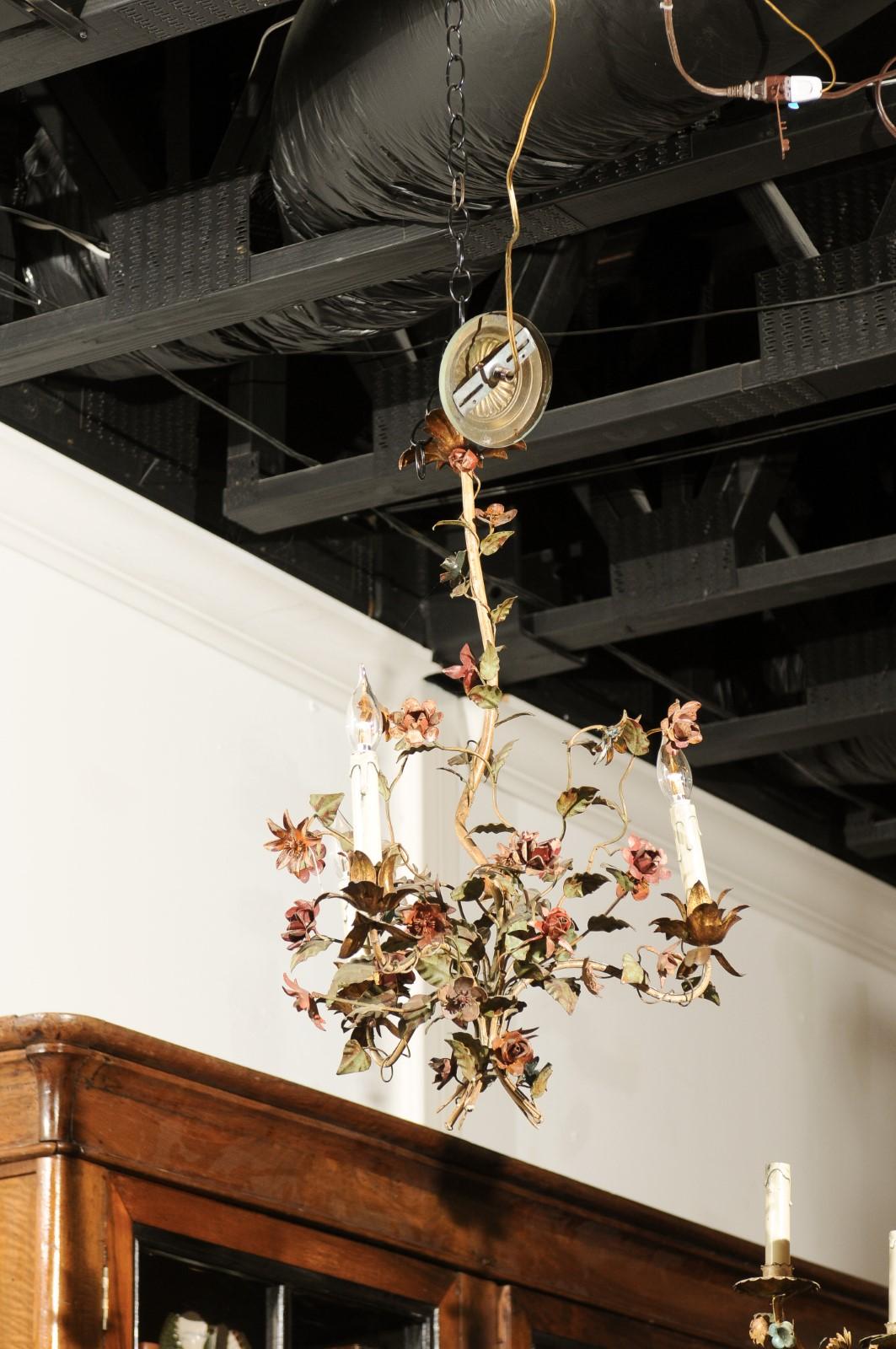 French 19th Century Painted Tôle Three-Light Chandelier with Flowers and Vines 5