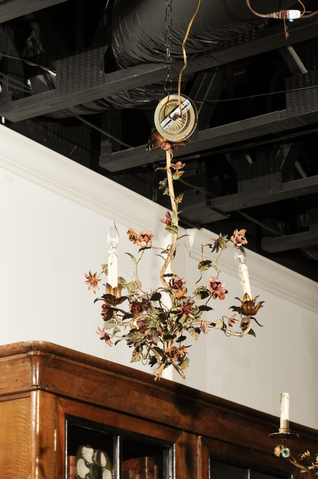 French 19th Century Painted Tôle Three-Light Chandelier with Flowers and Vines 6