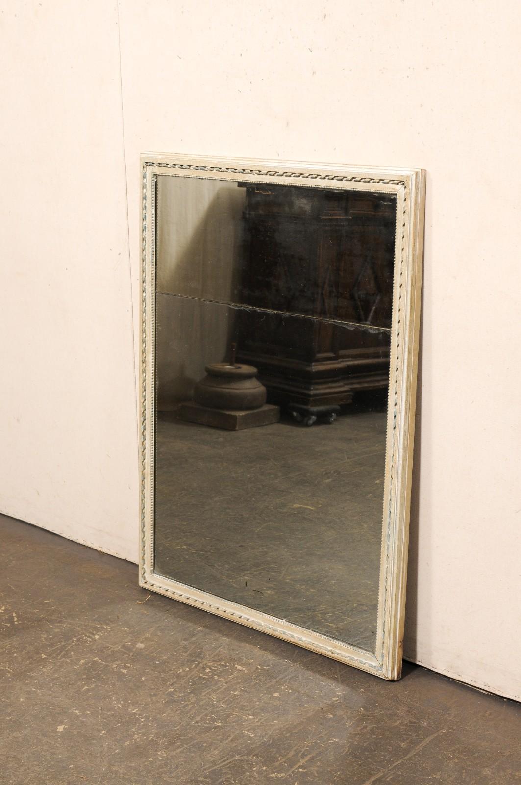 Francese Specchio alto 4 piedi in Wood Wood dipinto del XIX secolo, con vetro originale a due pezzi in vendita