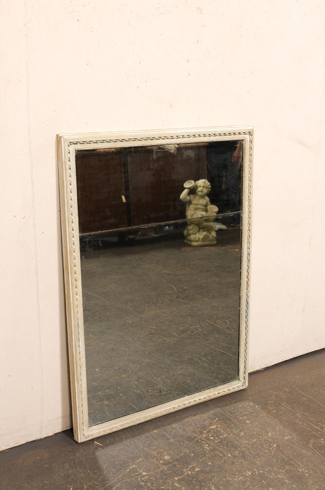 Specchio alto 4 piedi in Wood Wood dipinto del XIX secolo, con vetro originale a due pezzi In condizioni buone in vendita a Atlanta, GA