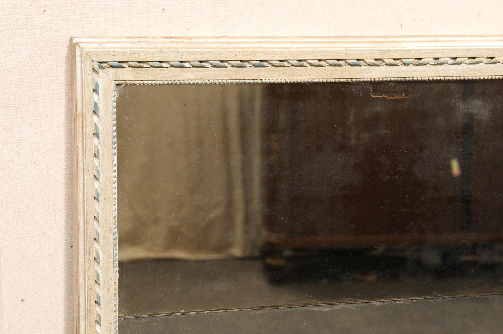 Legno Specchio alto 4 piedi in Wood Wood dipinto del XIX secolo, con vetro originale a due pezzi in vendita