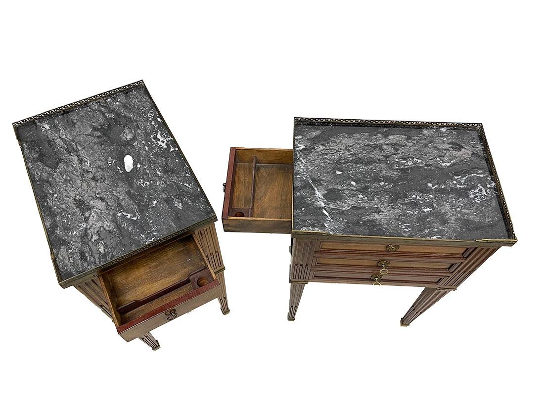 Pareja de mesas auxiliares bajas francesas del siglo XIX, ca. 1880 en venta 2