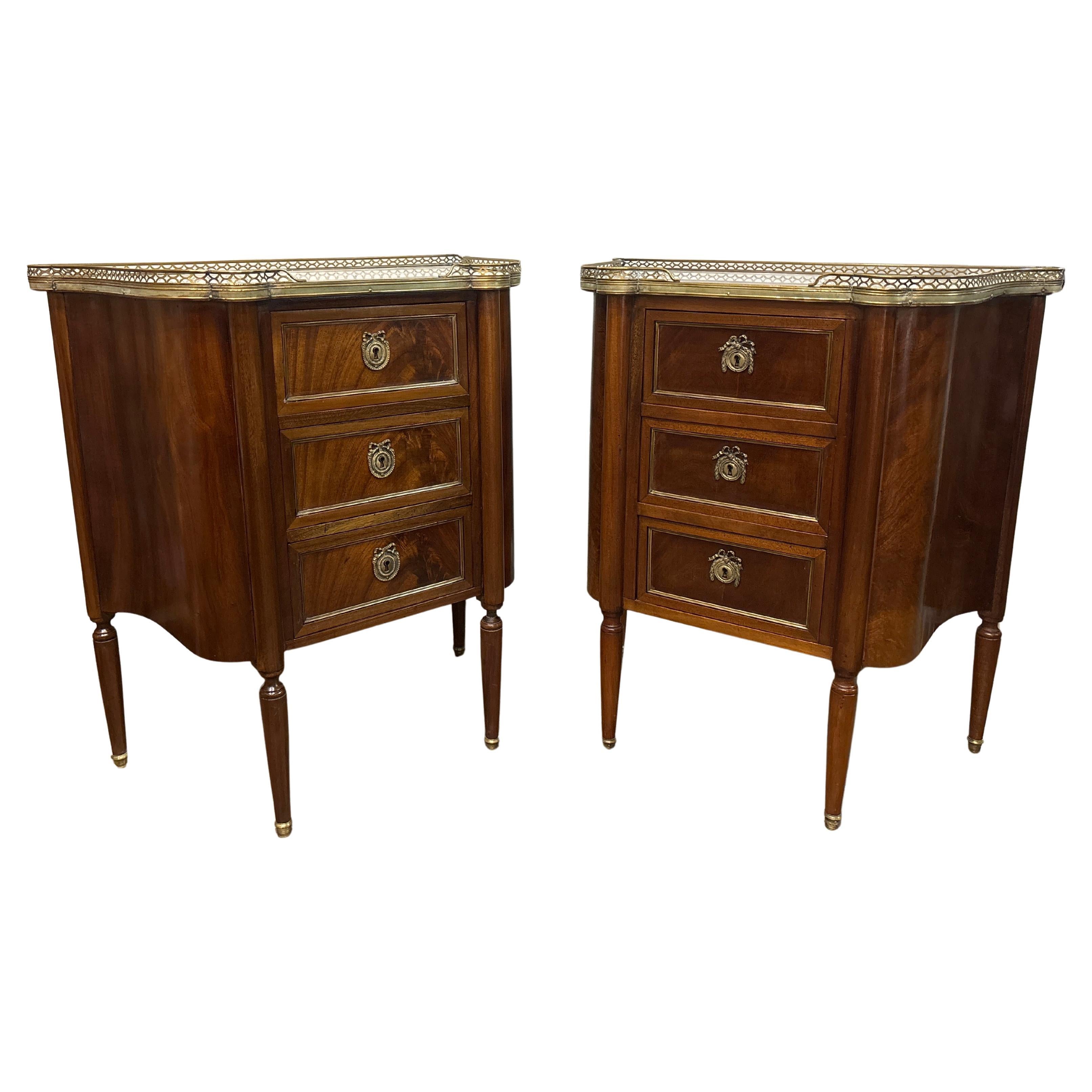 Français Paire de commodes françaises du 19e siècle en vente