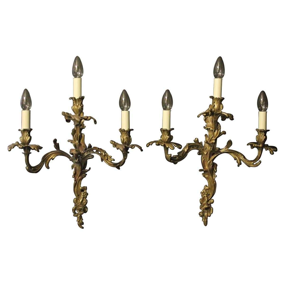 French 19th Century Pair of Gilded Bronze Antique Wall Sconces For Sale