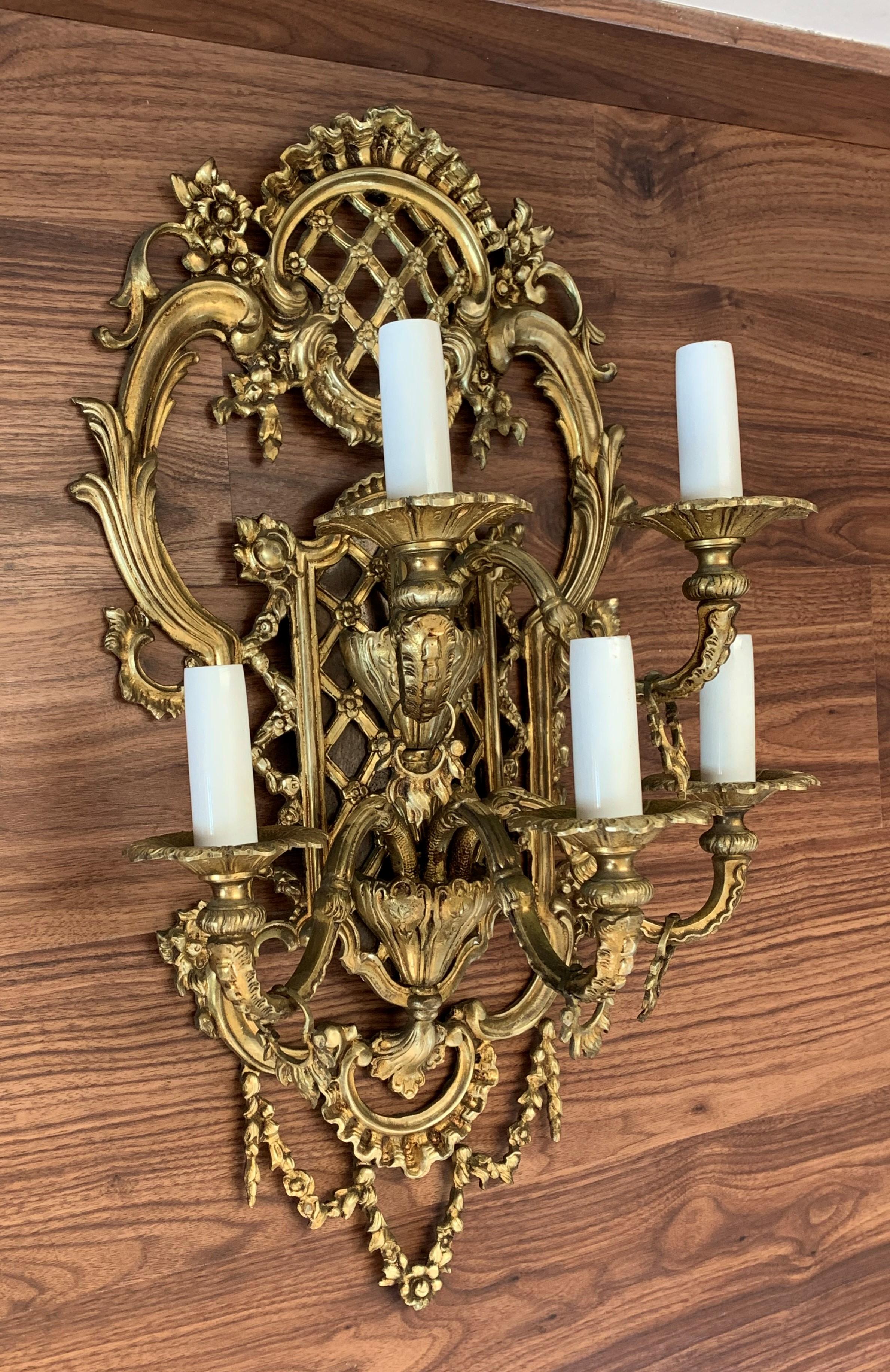 French 19th Century Pair of Gilded Bronze Wall Sconces In Good Condition In Miami, FL