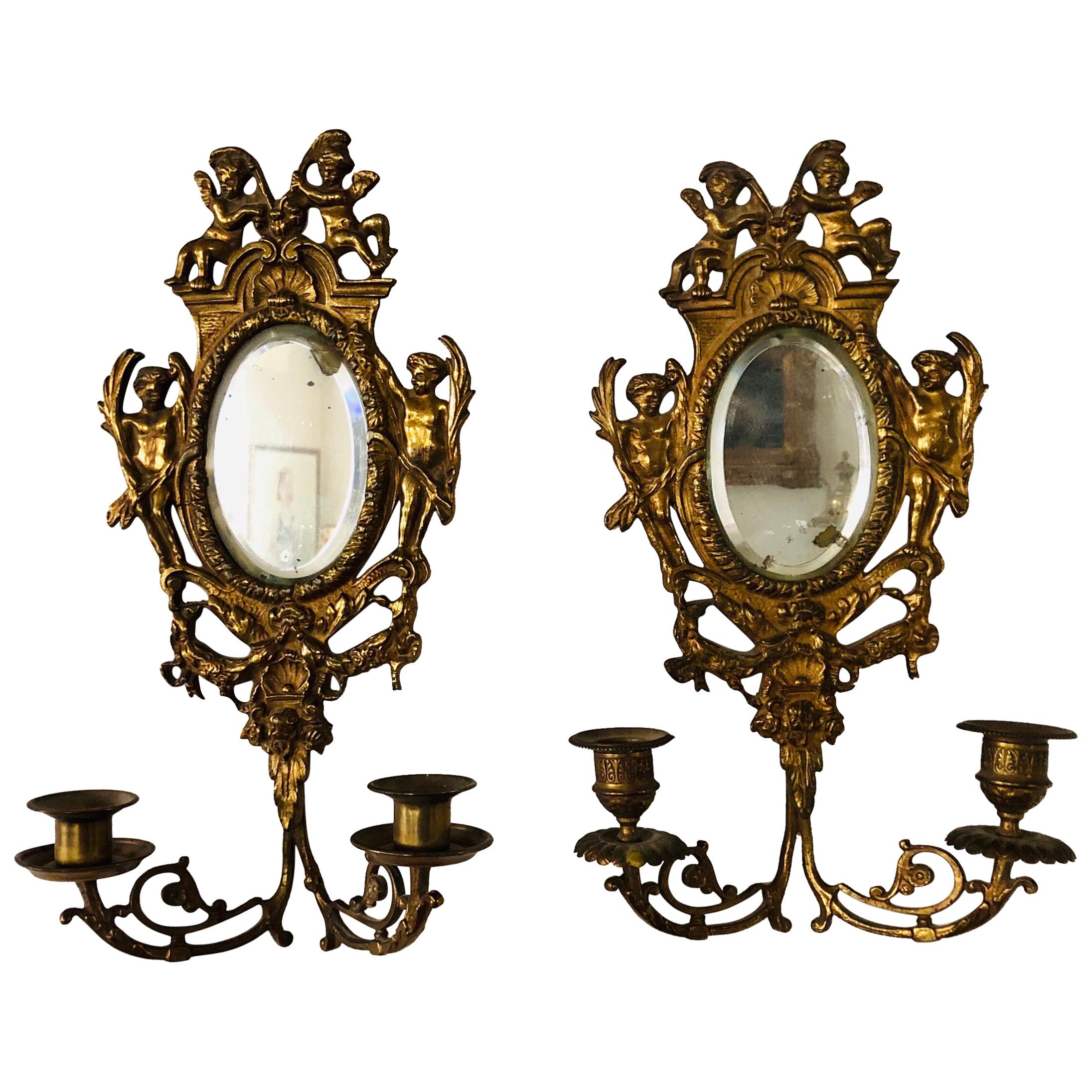 Paire d'appliques à deux lumières françaises du 19ème siècle en miroir à feuilles d'or