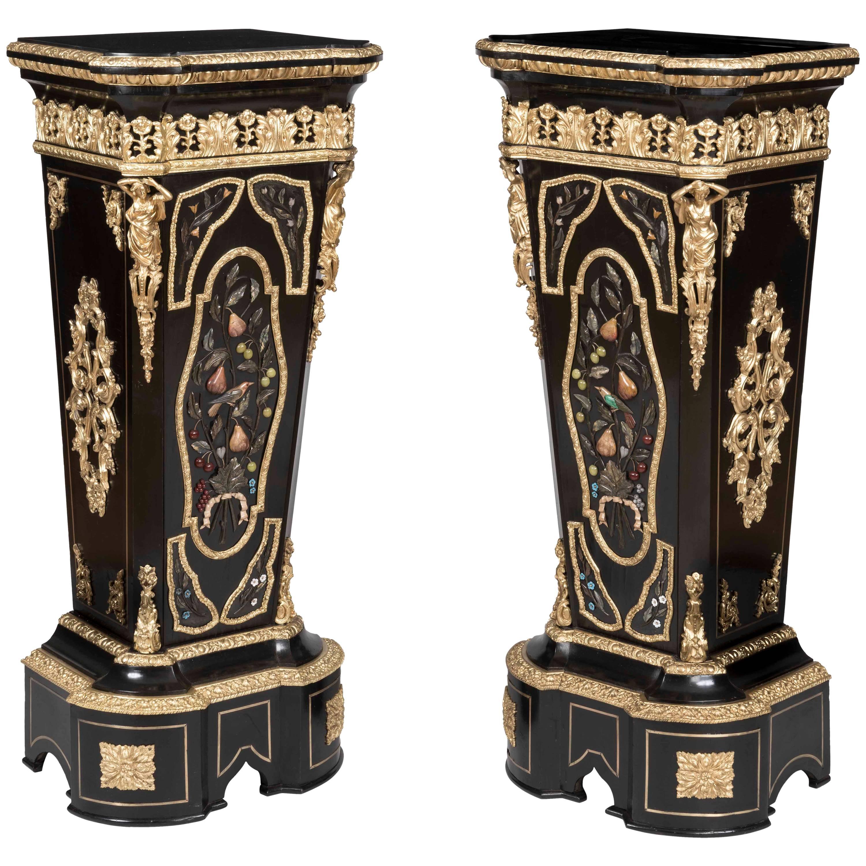 Coppia di piedistalli in pietra dura francesi del XIX secolo alla maniera di Befort Fils