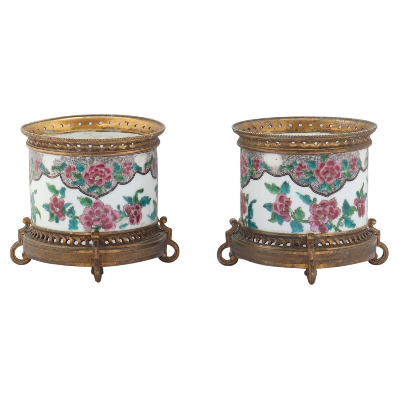 French 19th Century Pair of Porcelain Cache-Pots For Sale