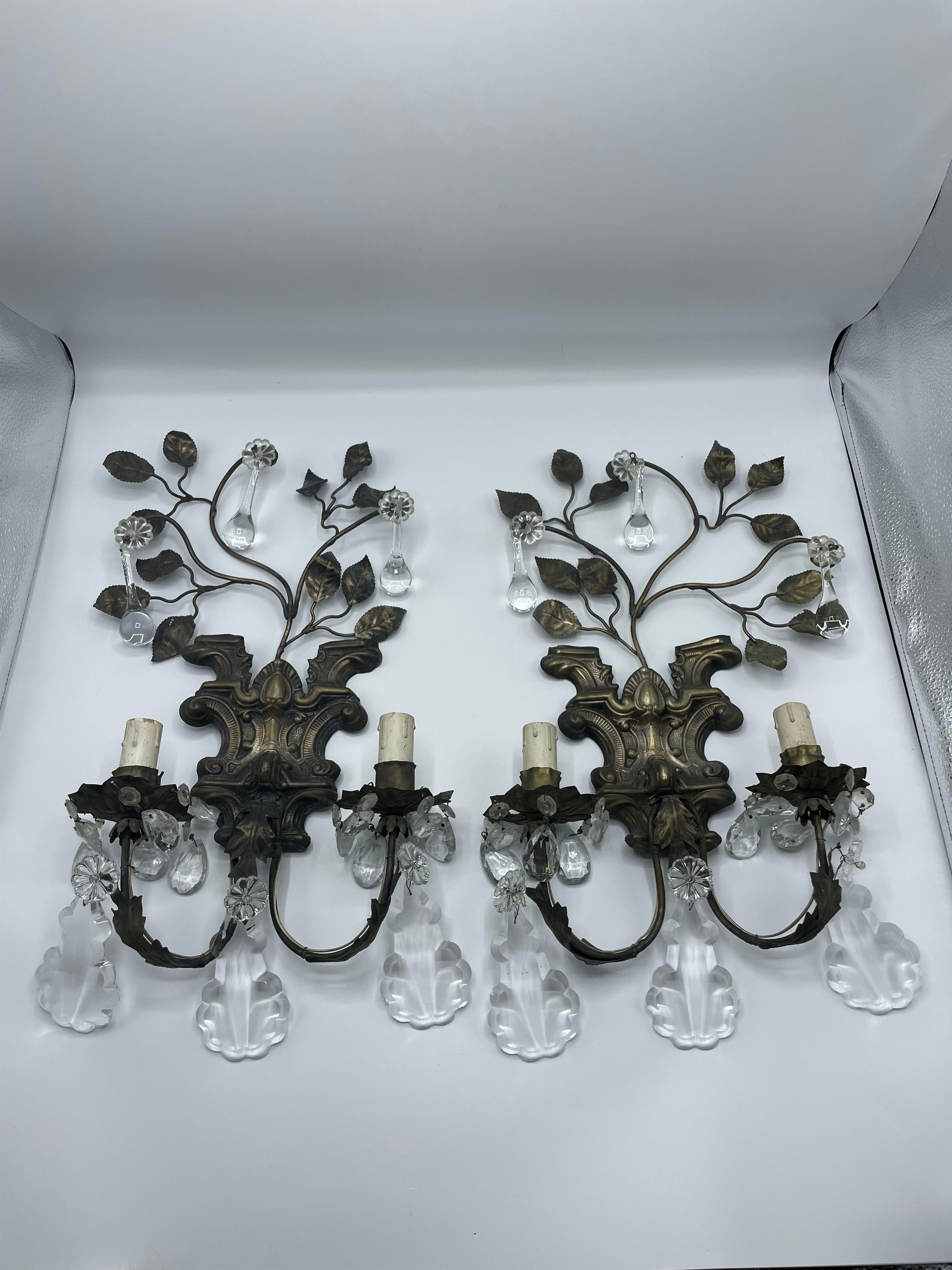 French 19th Century Pair of Wall Light Bronze Repoussé In Good Condition For Sale In palm beach, FL