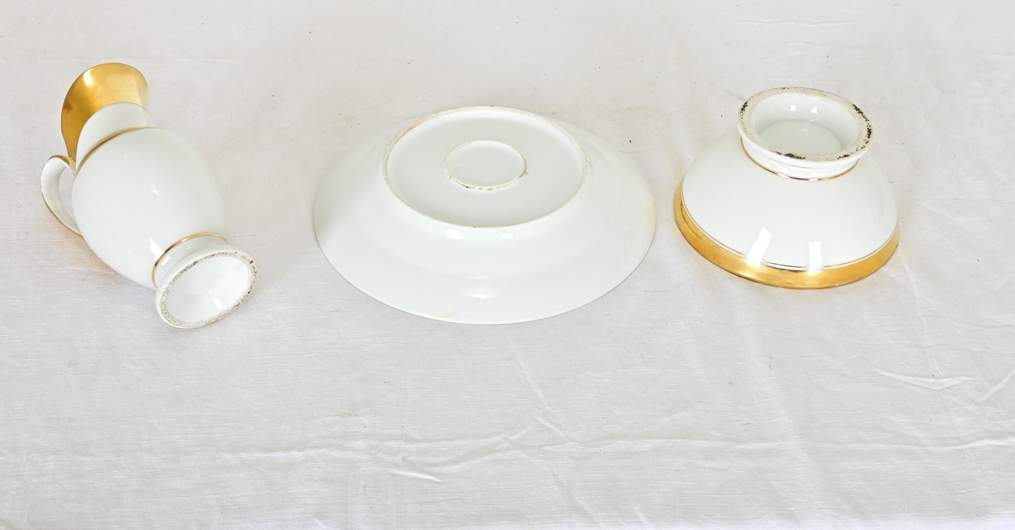 French 19th Century Paris Porcelain Wash Jug and Bowls In Good Condition For Sale In Baton Rouge, LA