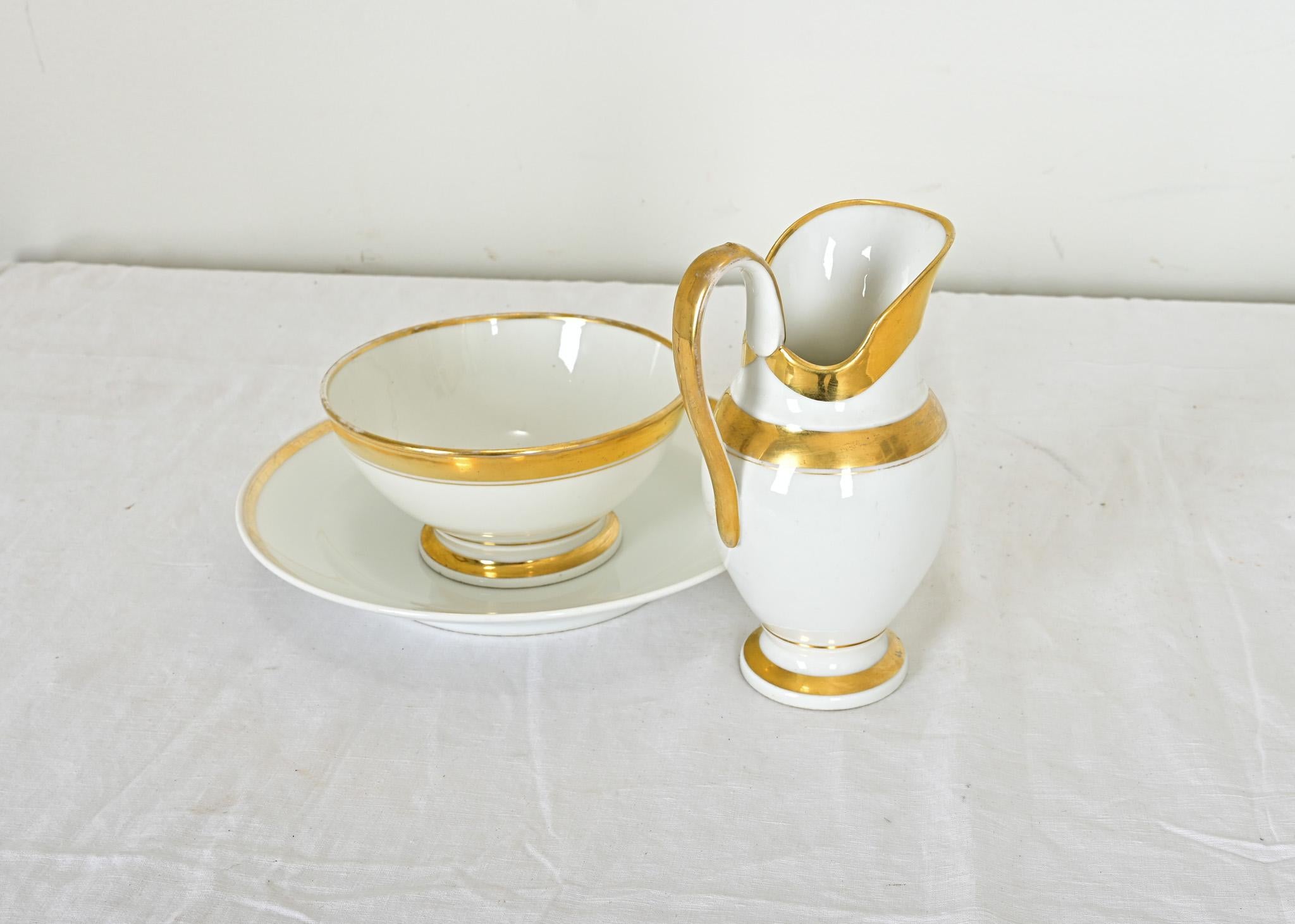 French 19th Century Paris Porcelain Wash Jug and Bowls For Sale 1