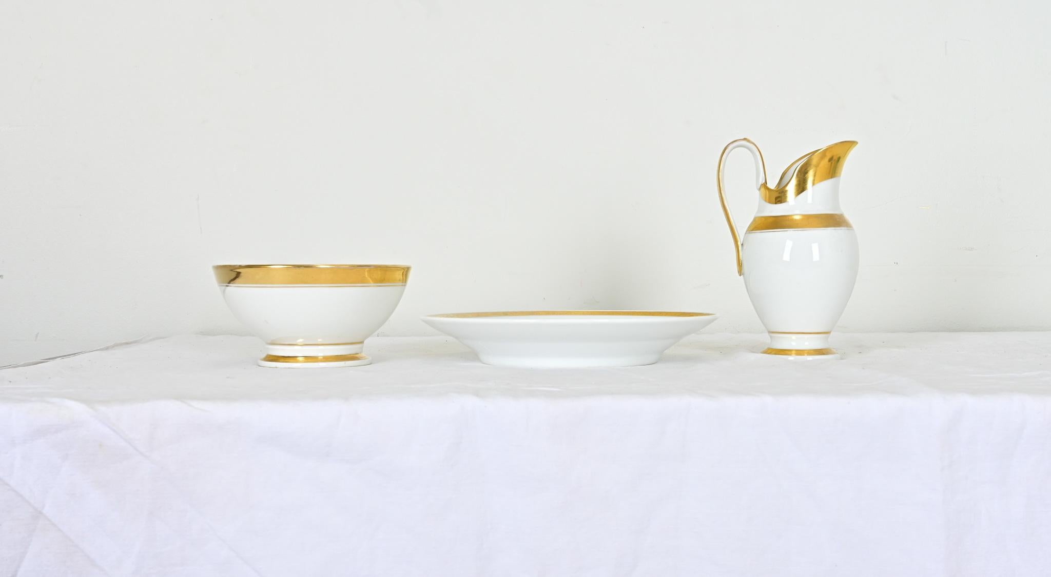 French 19th Century Paris Porcelain Wash Jug and Bowls For Sale 2