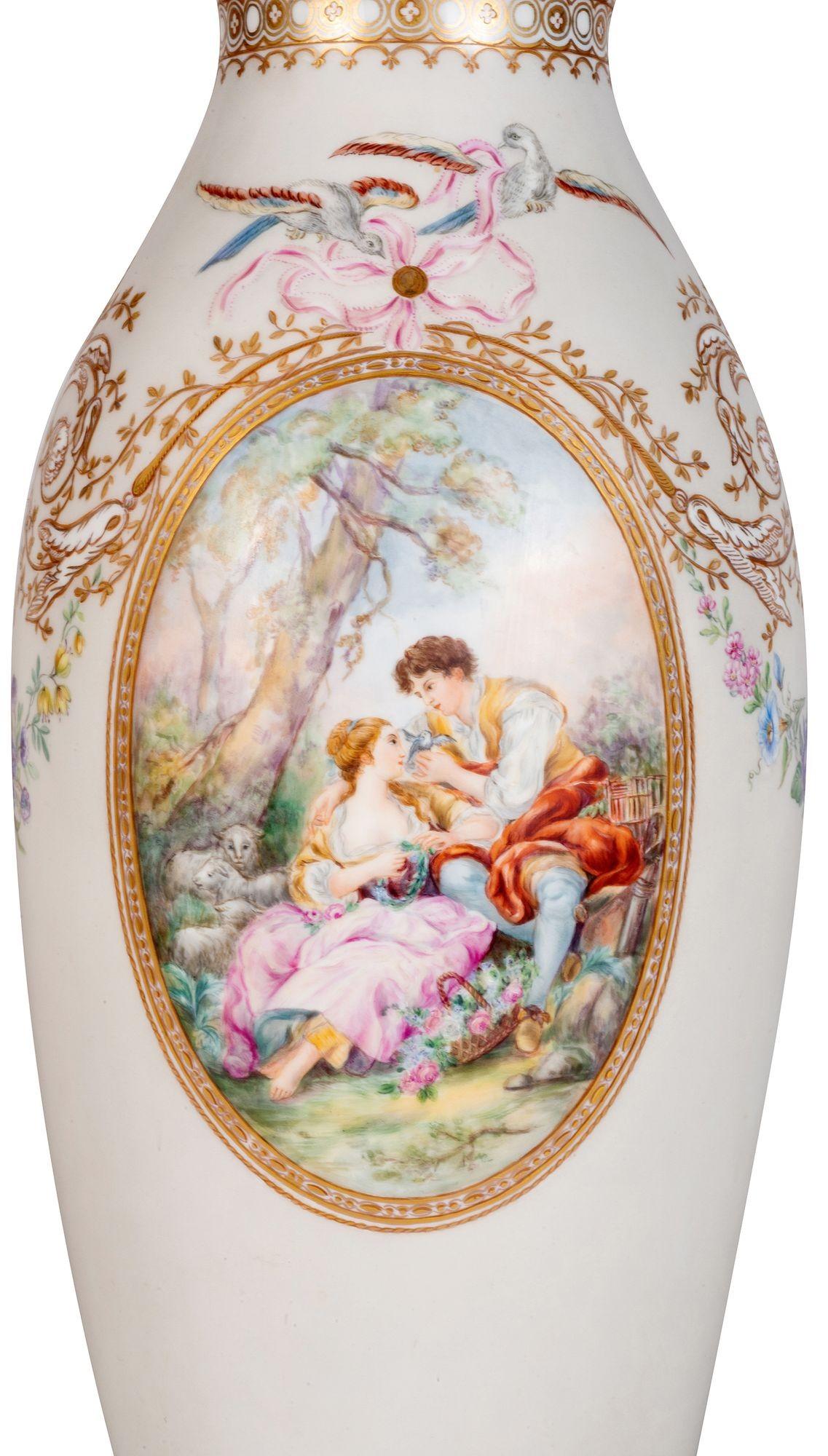 French 19th Century Paris ware porcelain Lamp. For Sale 4