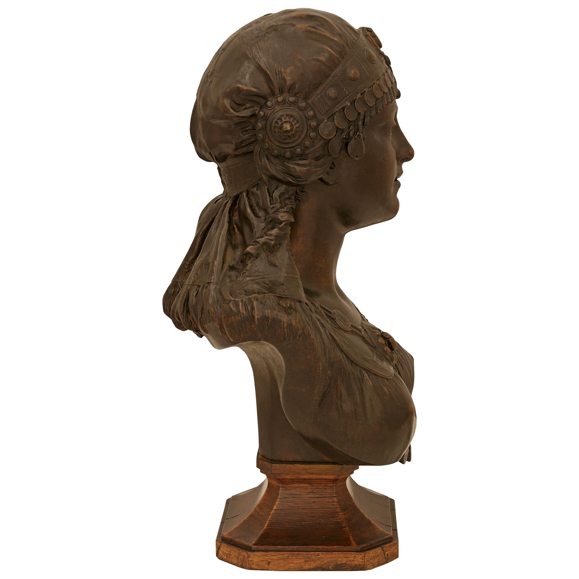 French 19th century patinated Bronze and Oak bust signed Cesar Ceribelli, Paris In Good Condition For Sale In West Palm Beach, FL