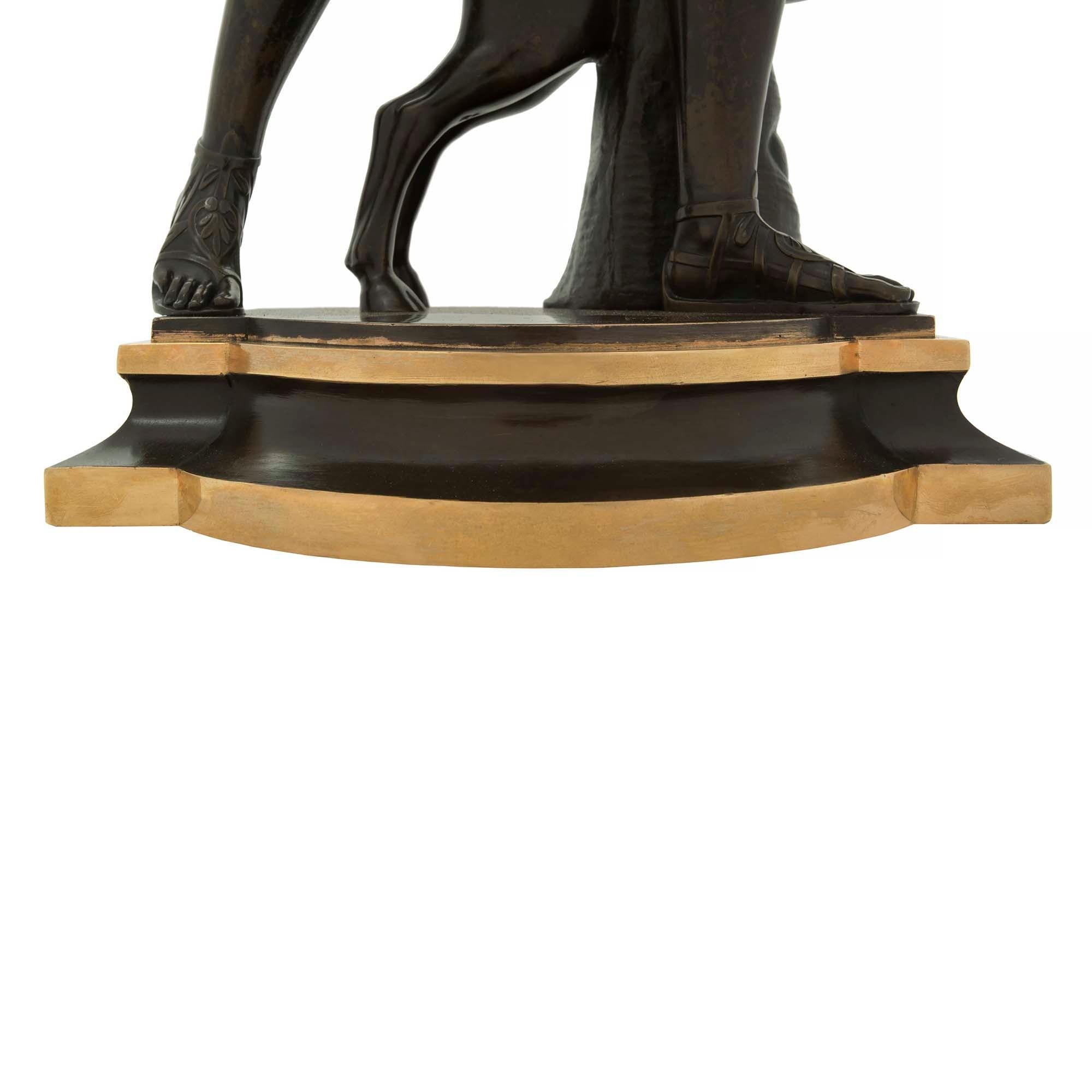 Patinierte Bronze- und Goldbronze-Statue der Diana der Jägerin aus dem 19. Jahrhundert im Angebot 1