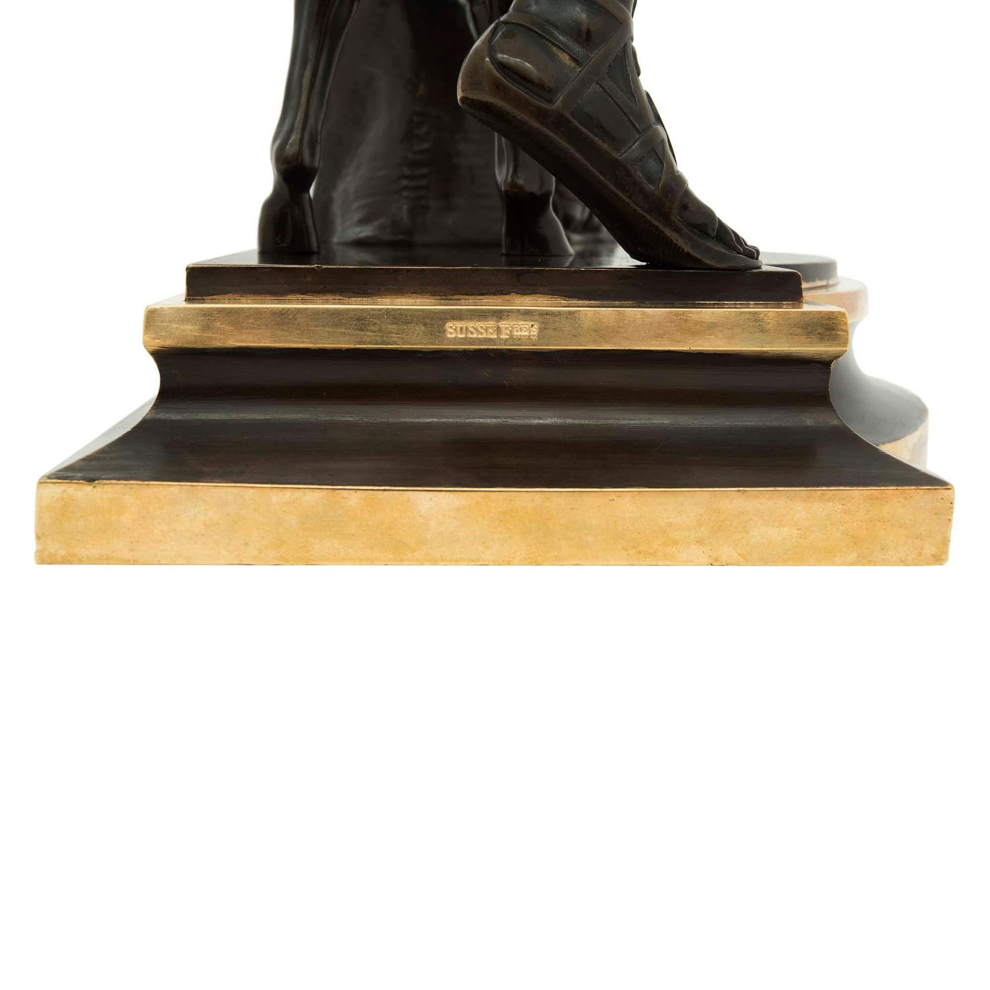 XIXe siècle Statue française du 19ème siècle de Diane la Chasseresse en bronze patiné et bronze doré en vente
