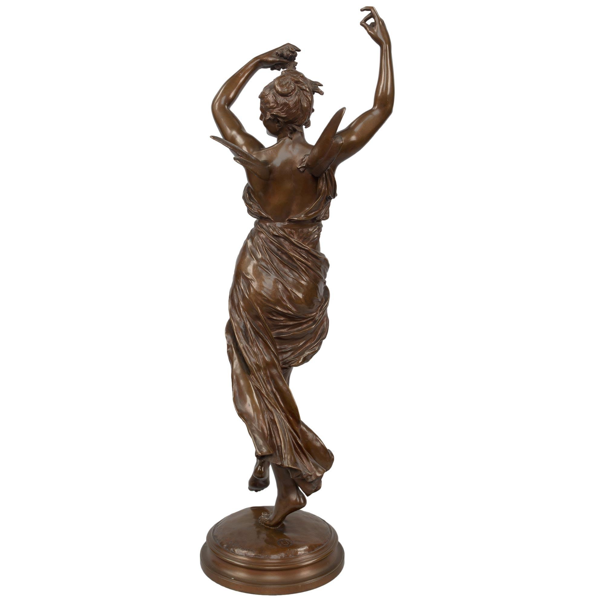 French 19th Century Patinated Bronze of a Smiling Psyche, Signed E. Delaphanche In Good Condition For Sale In West Palm Beach, FL