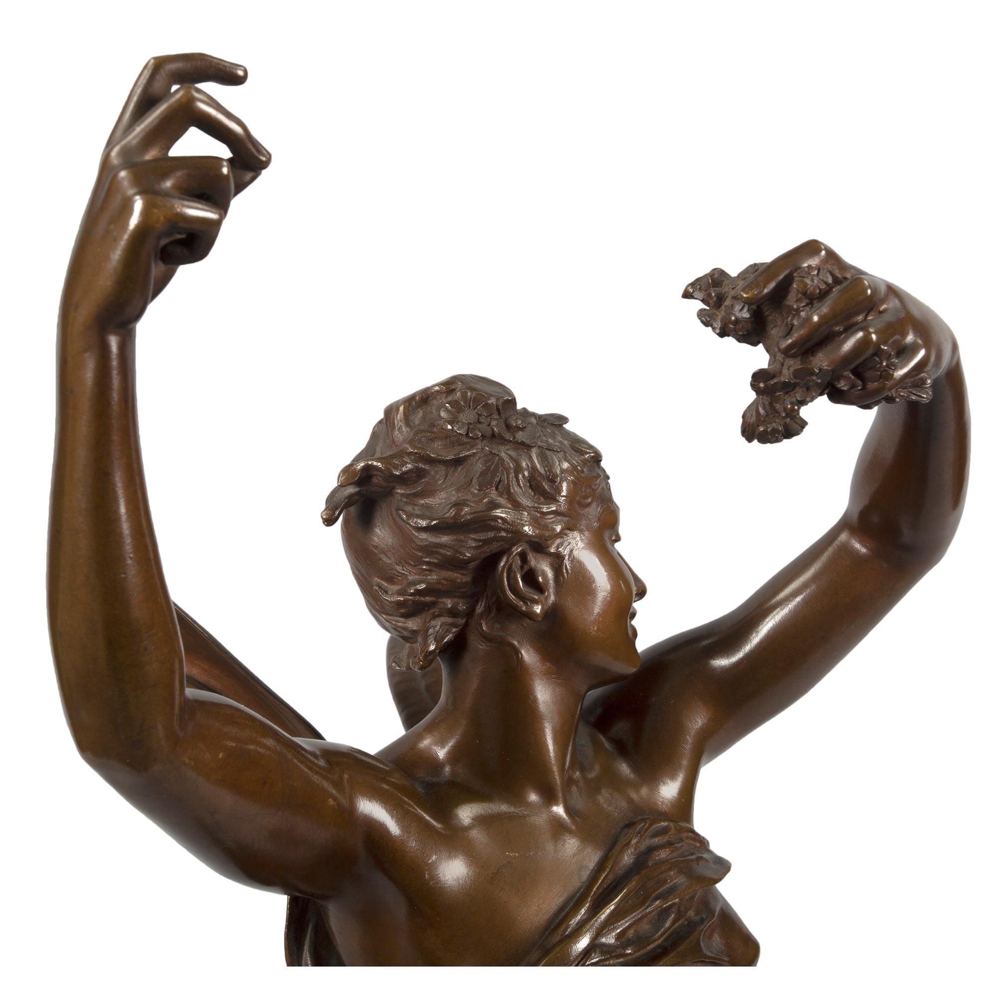 XIXe siècle Bronze patiné français du 19ème siècle représentant une psychédélique souriante, signé E. Delaphanche en vente