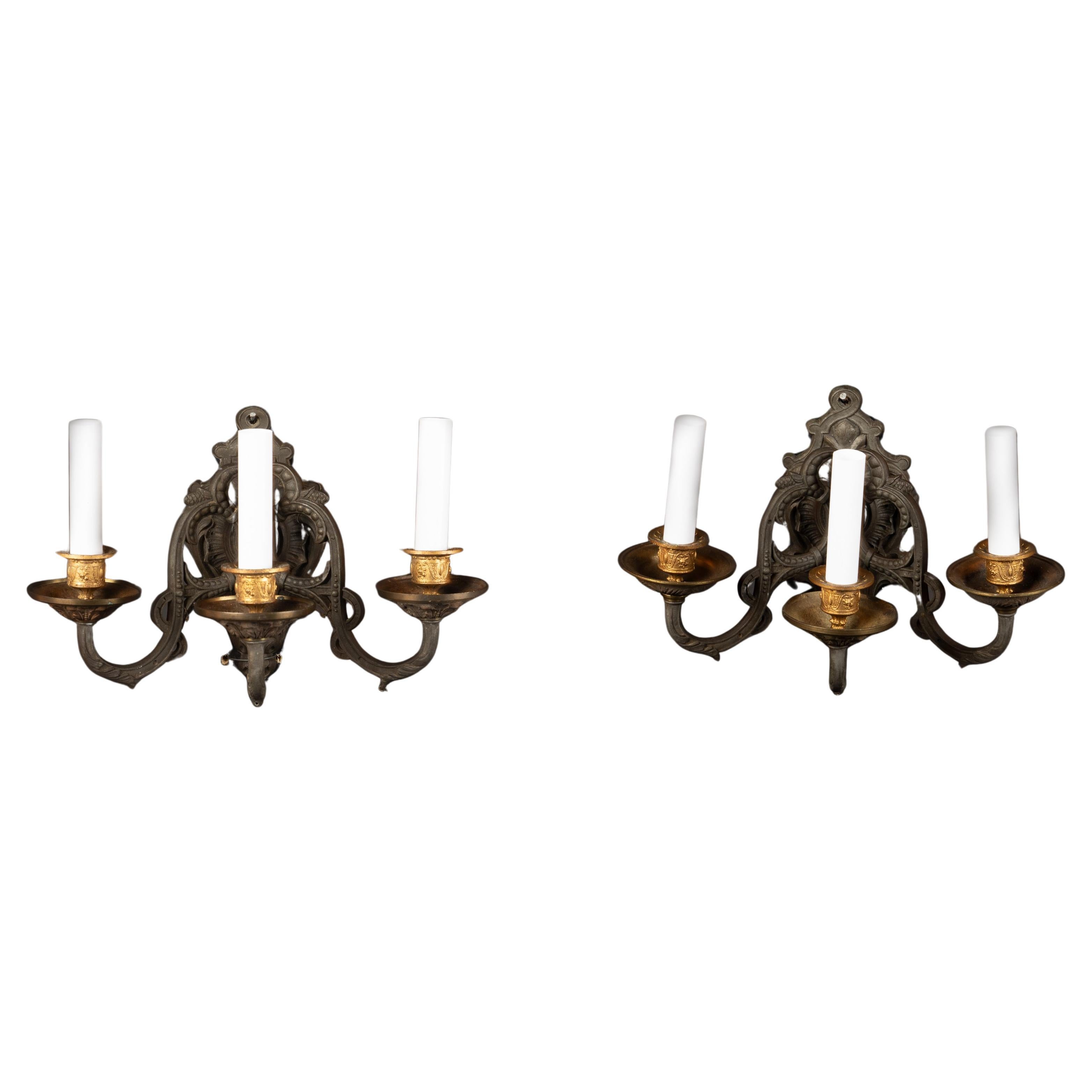 Appliques en bronze patiné du XIXe siècle