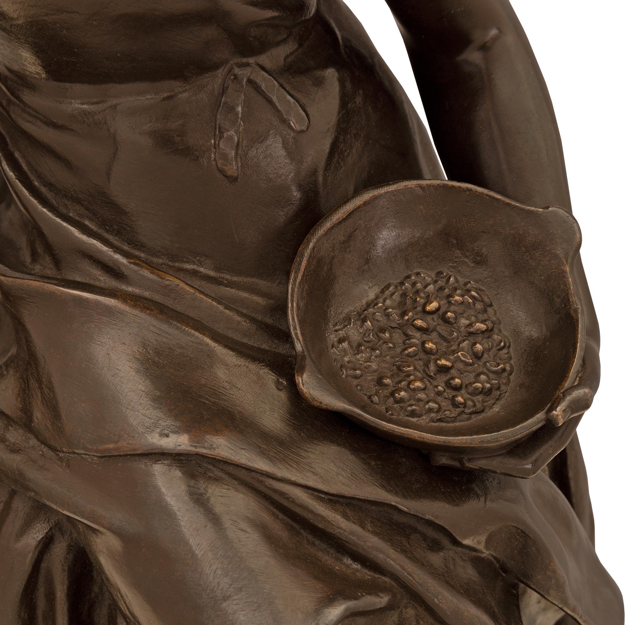 Patinierte Bronzestatue aus dem 19. Jahrhundert im Angebot 2