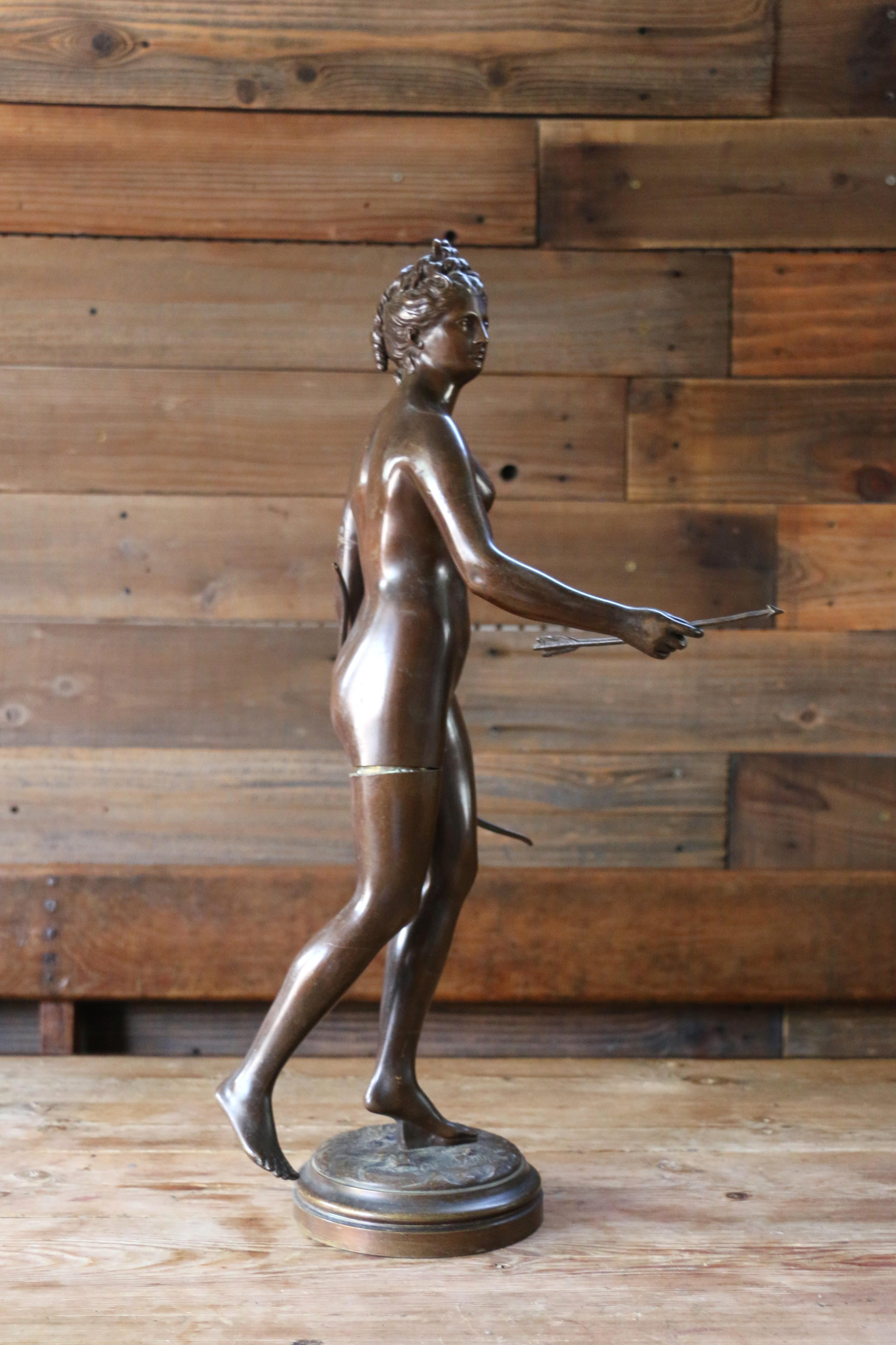 Statua in bronzo patinato francese del XIX secolo di Diana cacciatrice di Jean-Antoin In condizioni buone in vendita a North Hollywood, CA