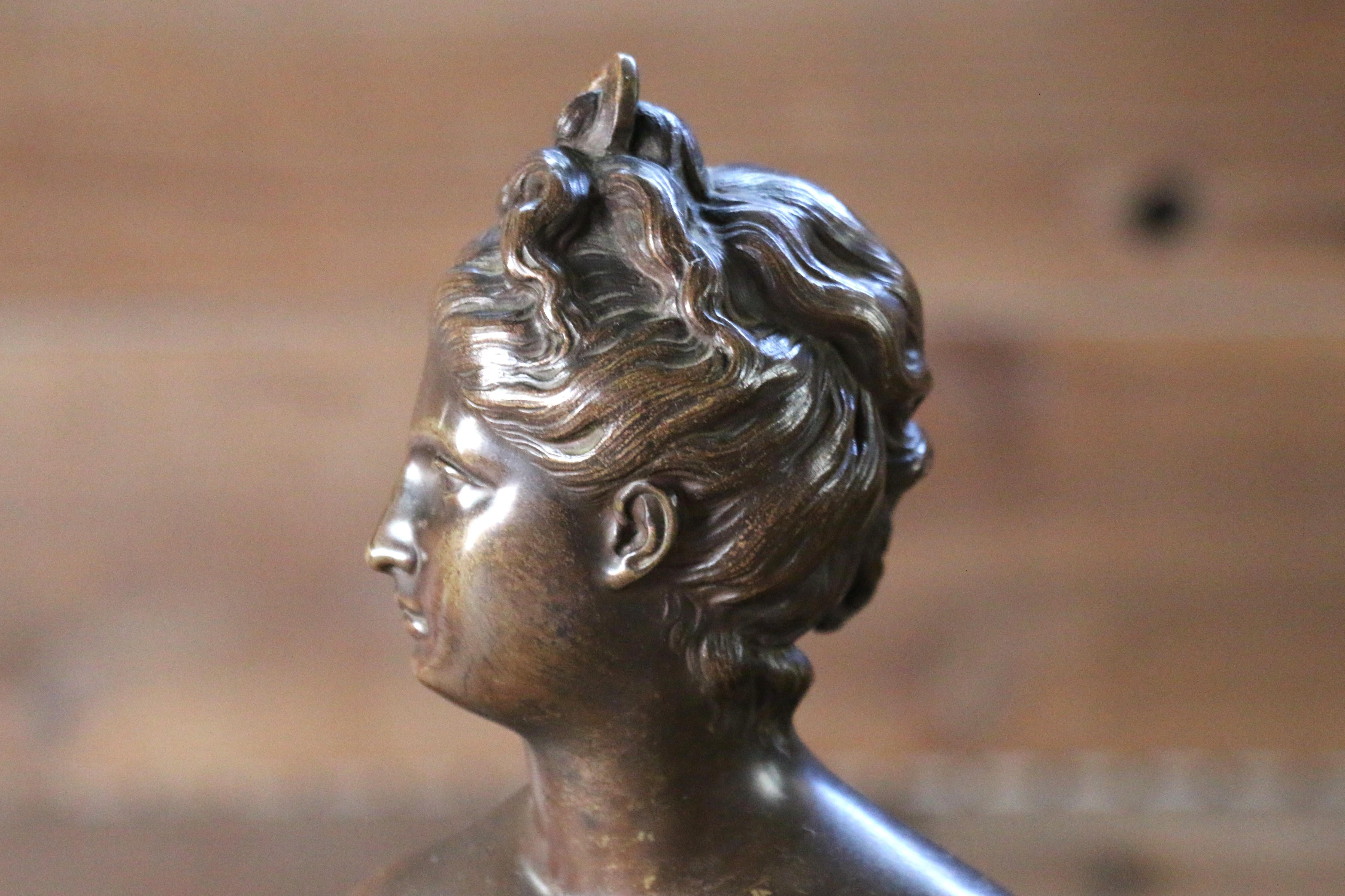 Statua in bronzo patinato francese del XIX secolo di Diana cacciatrice di Jean-Antoin in vendita 2