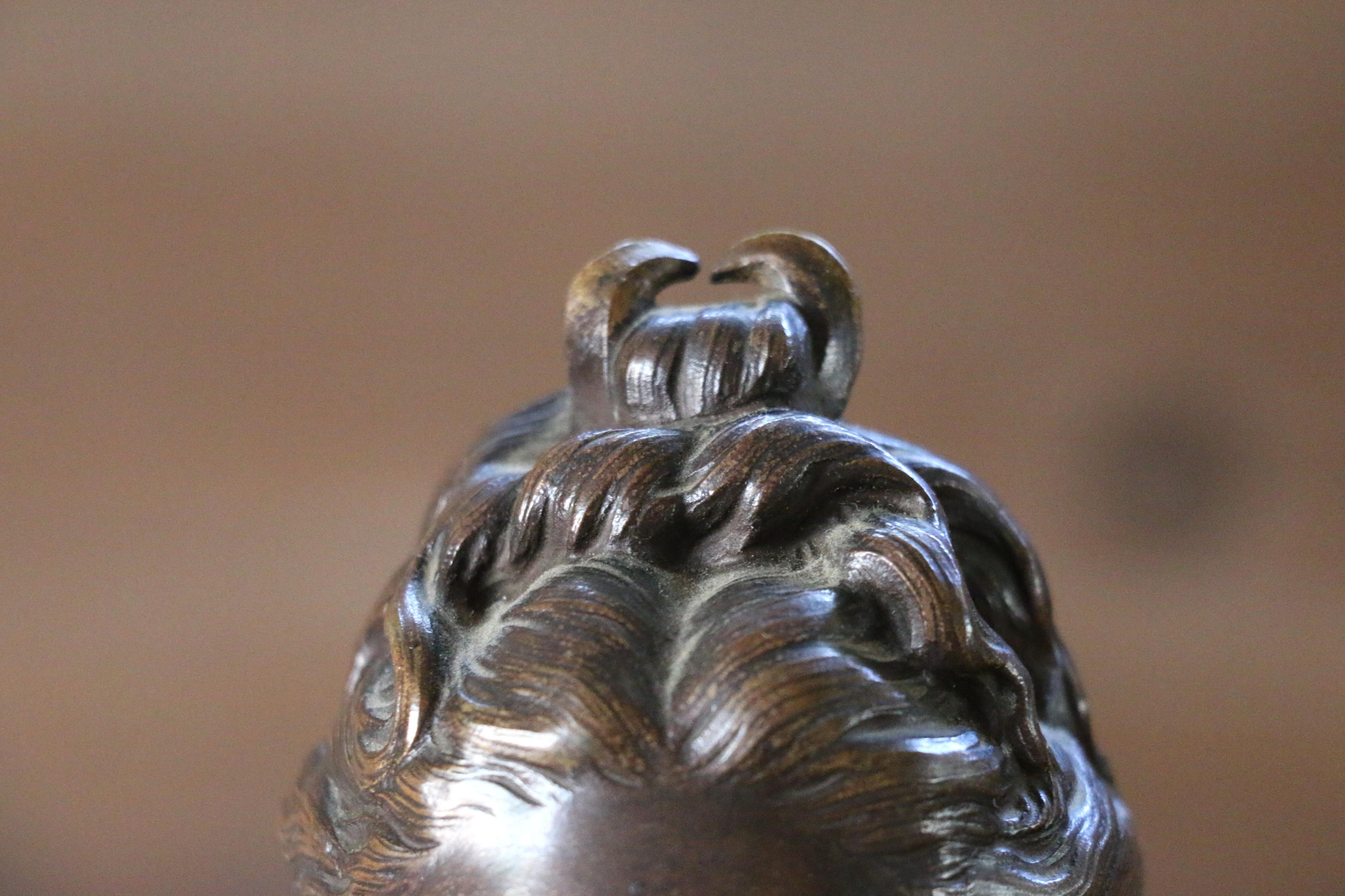 Statua in bronzo patinato francese del XIX secolo di Diana cacciatrice di Jean-Antoin in vendita 3