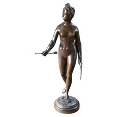 Estatua francesa de bronce patinado del siglo XIX de Diana cazadora de Jean-Antoin